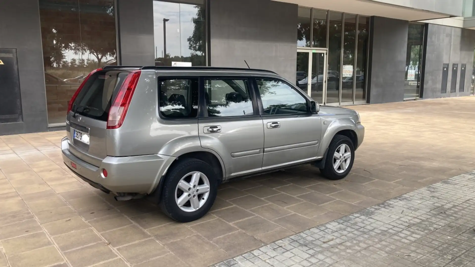 Nissan X-Trail 2.5 Elegance Gris - 2