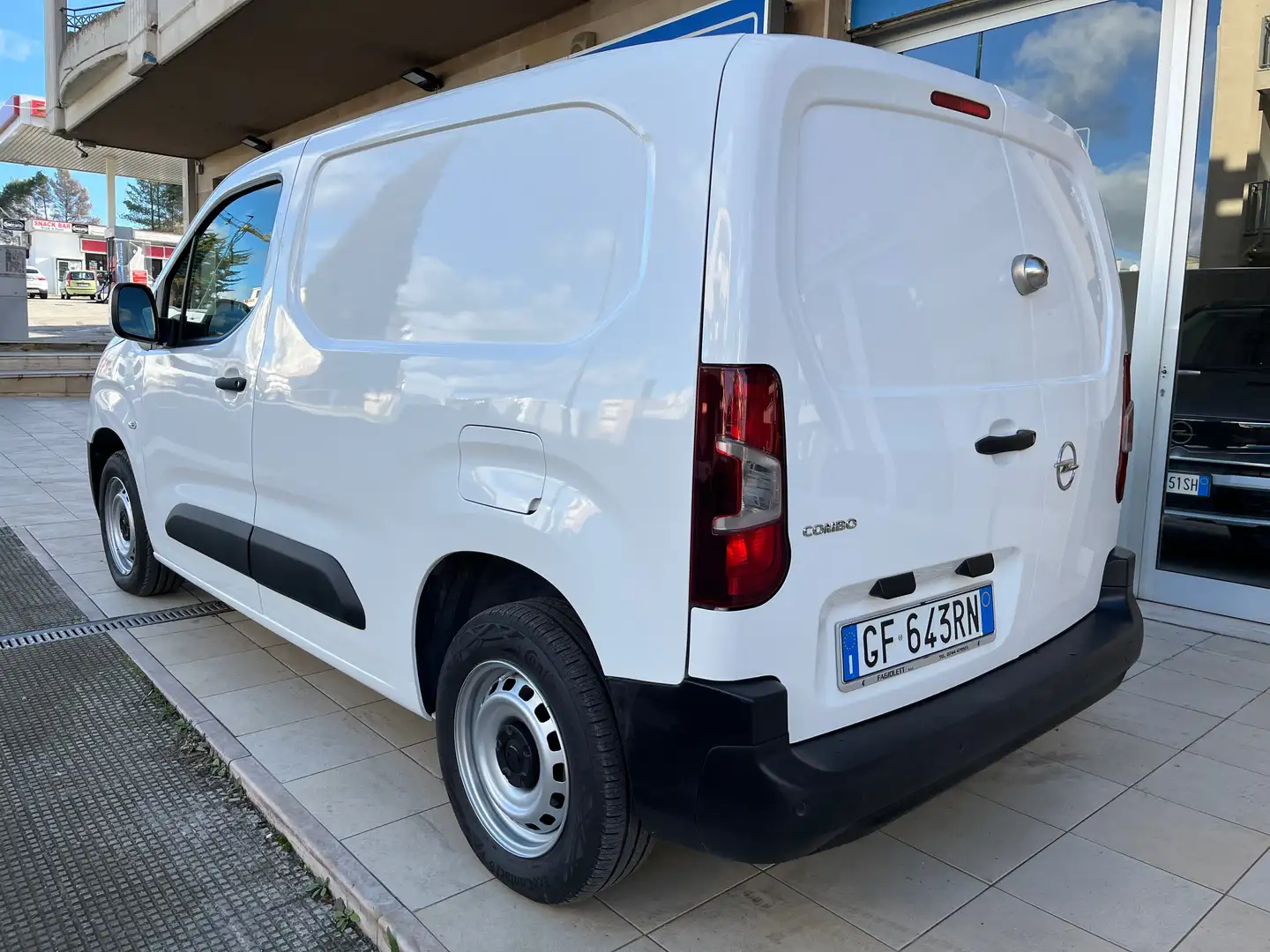 Opel Combo 1.5 diesel 100cv con Scaffali 3 Posti Bianco - 2