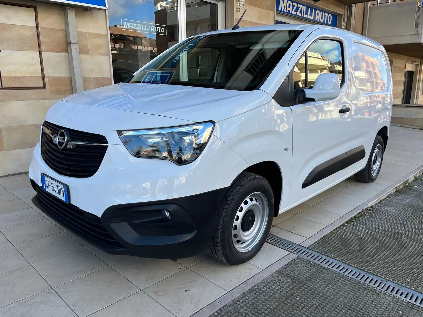 Opel Combo 1.5 diesel 100cv con Scaffali 3 Posti Bianco - 1