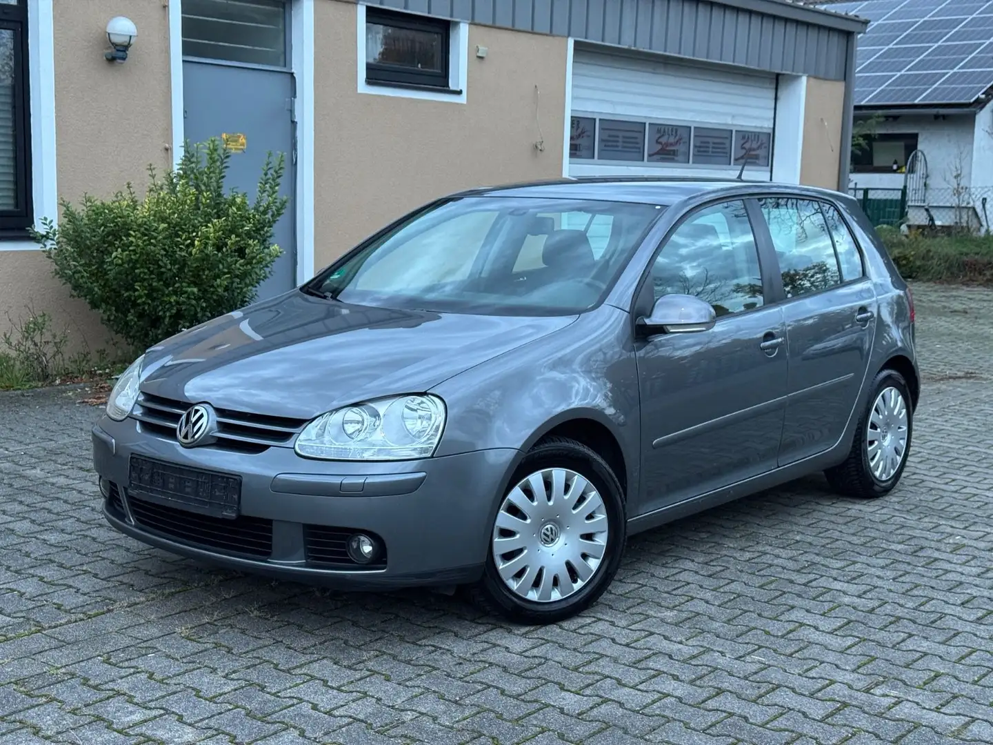Volkswagen Golf V Lim. Tour 1.9 TDI DSG 1 Hand Isofix Klim Grau - 1