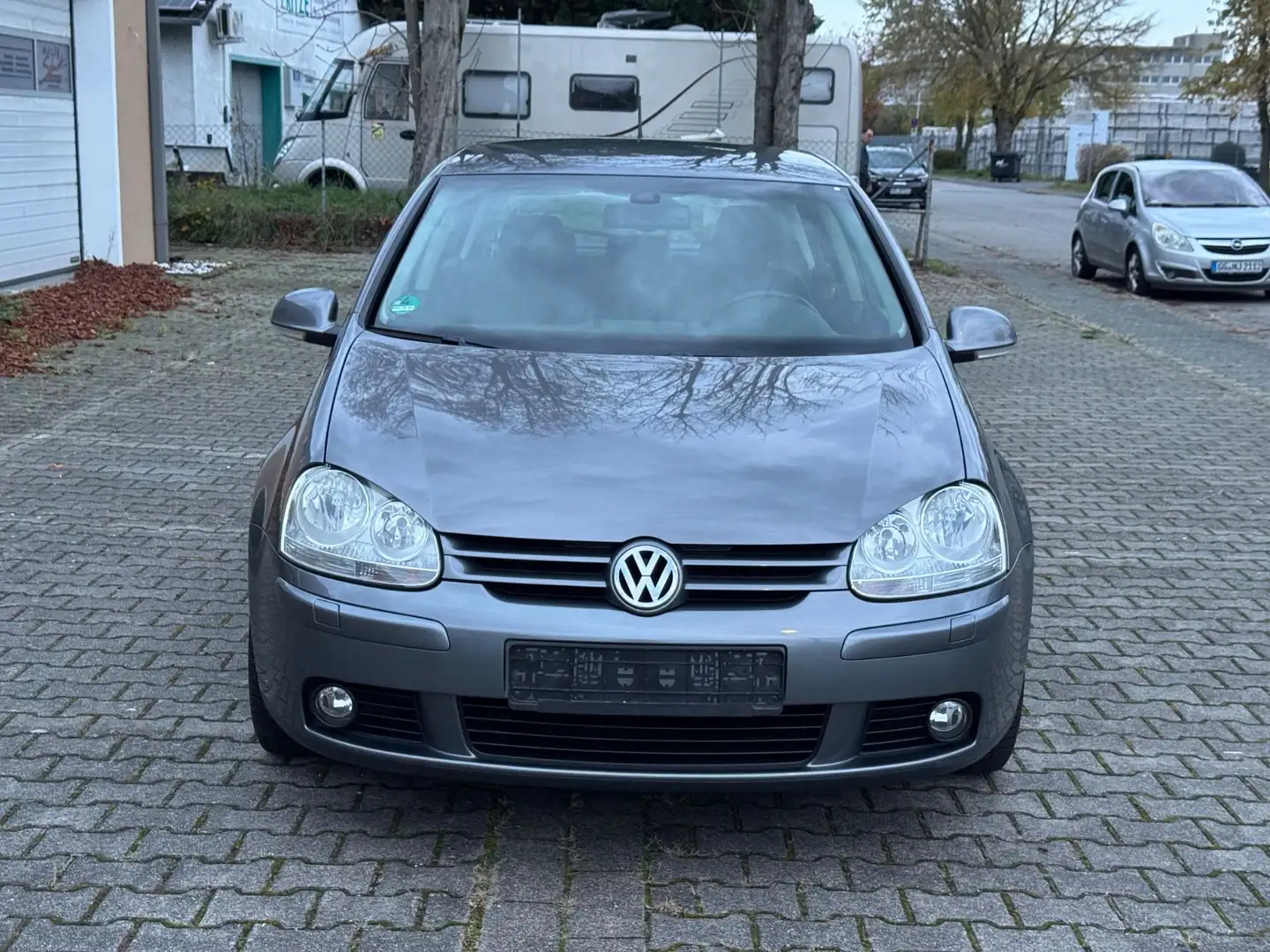 Volkswagen Golf V Lim. Tour 1.9 TDI DSG 1 Hand Isofix Klim Grau - 2