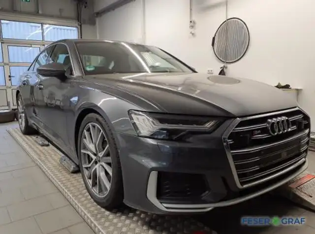 Audi S6 view 6