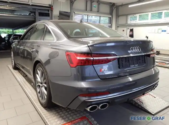 Audi S6 view 5