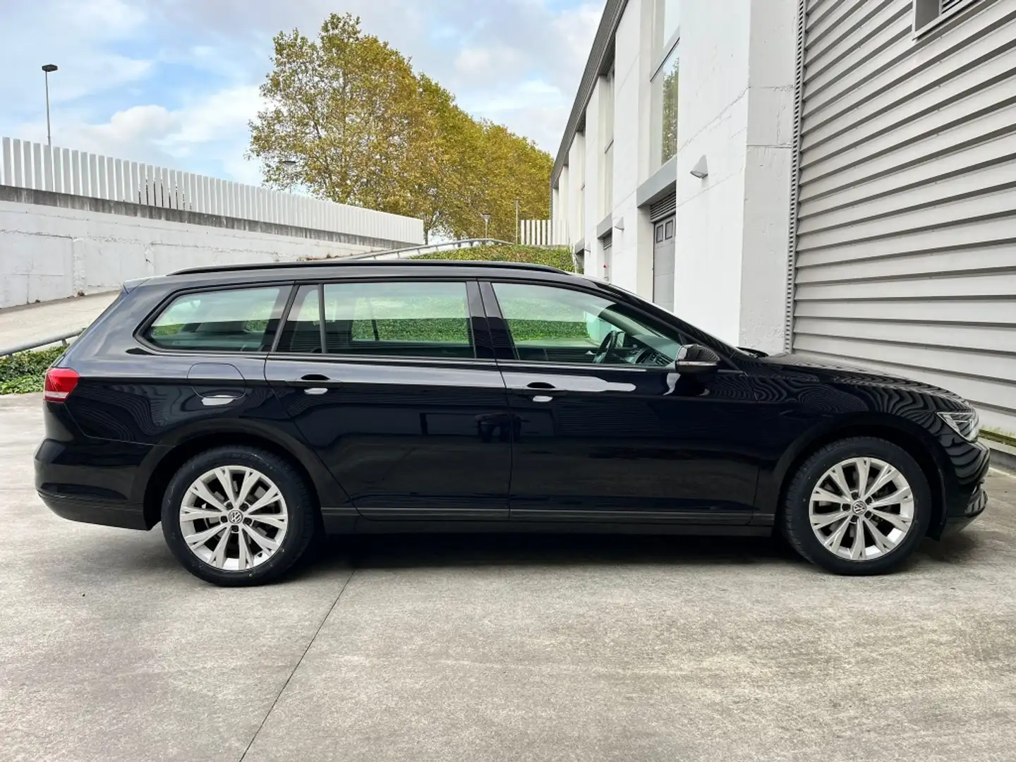 Volkswagen Passat Variant 2.0TDI Edition 110kW Negro - 2