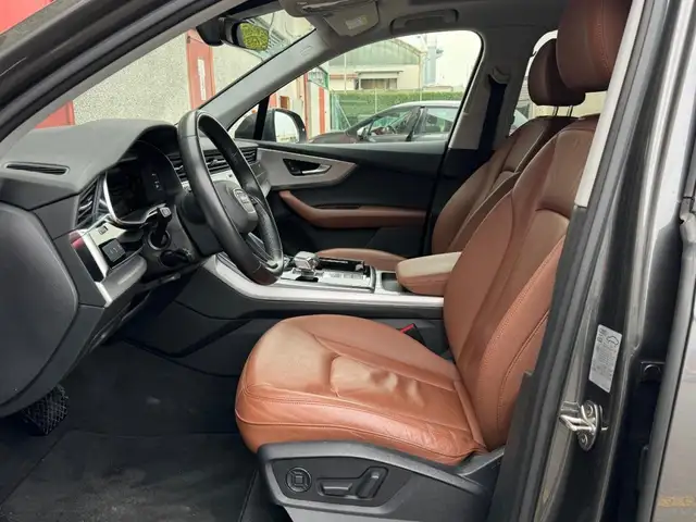 Audi Q7 view 9