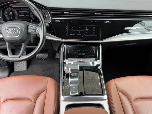 Audi Q7 view 10
