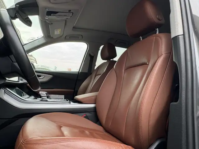 Audi Q7 view 12