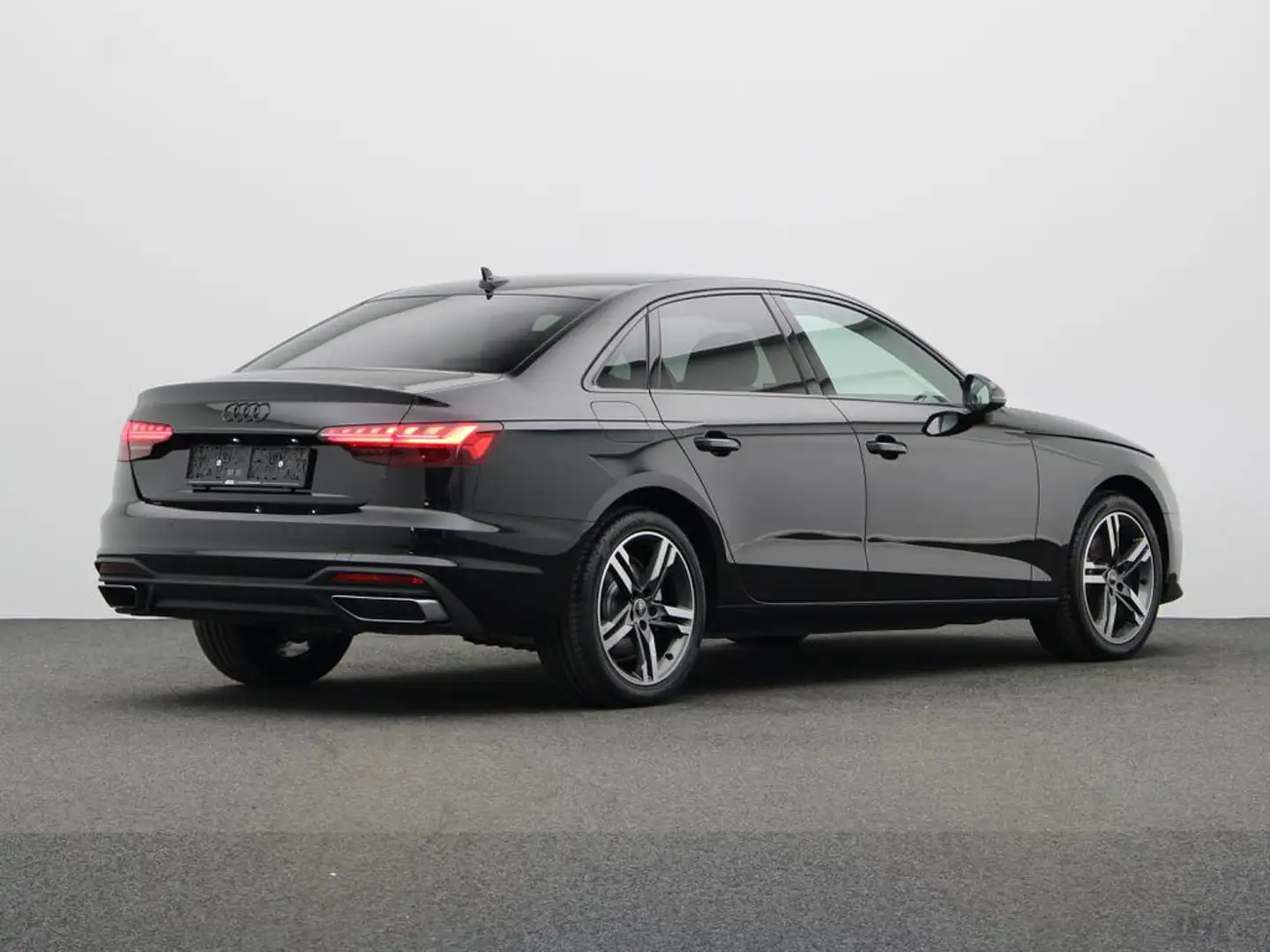 Audi A4 30 TDI 136 PK S-TRONIC AUTOMAAT Černá - 2
