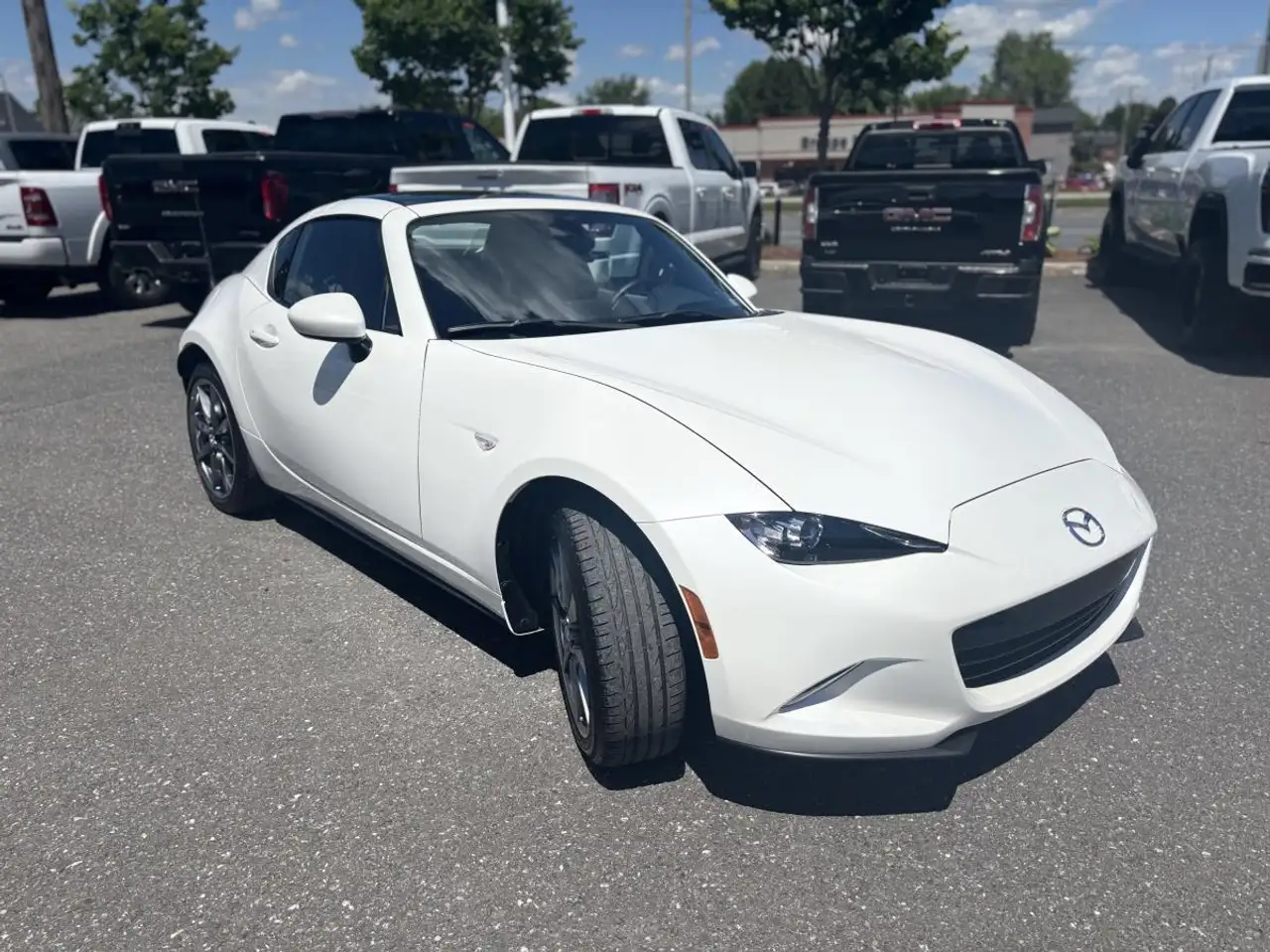 Mazda MX-5 Miata photo Mazda MX-5 Miata