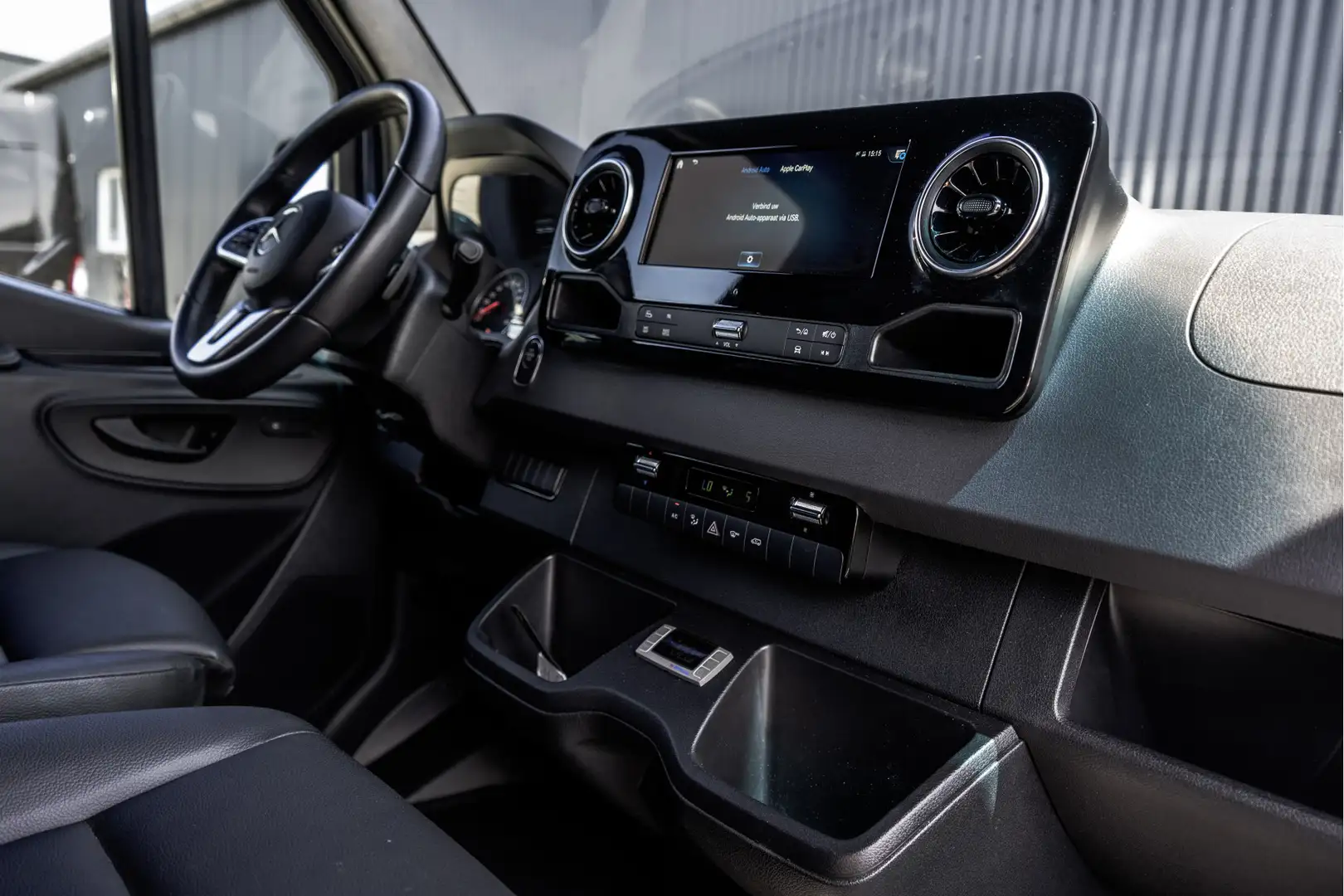 Mercedes-Benz Sprinter 519 CDI | L3H2 | Koelwagen | Automaat | Mbux | LED Blauw - 2