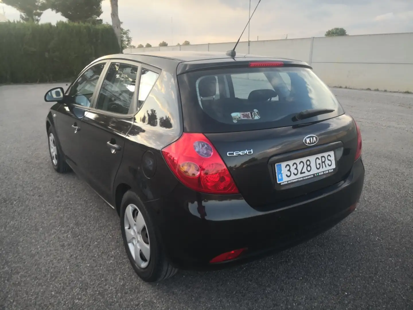 Kia Ceed / cee'd 1.4 Concept Zwart - 2