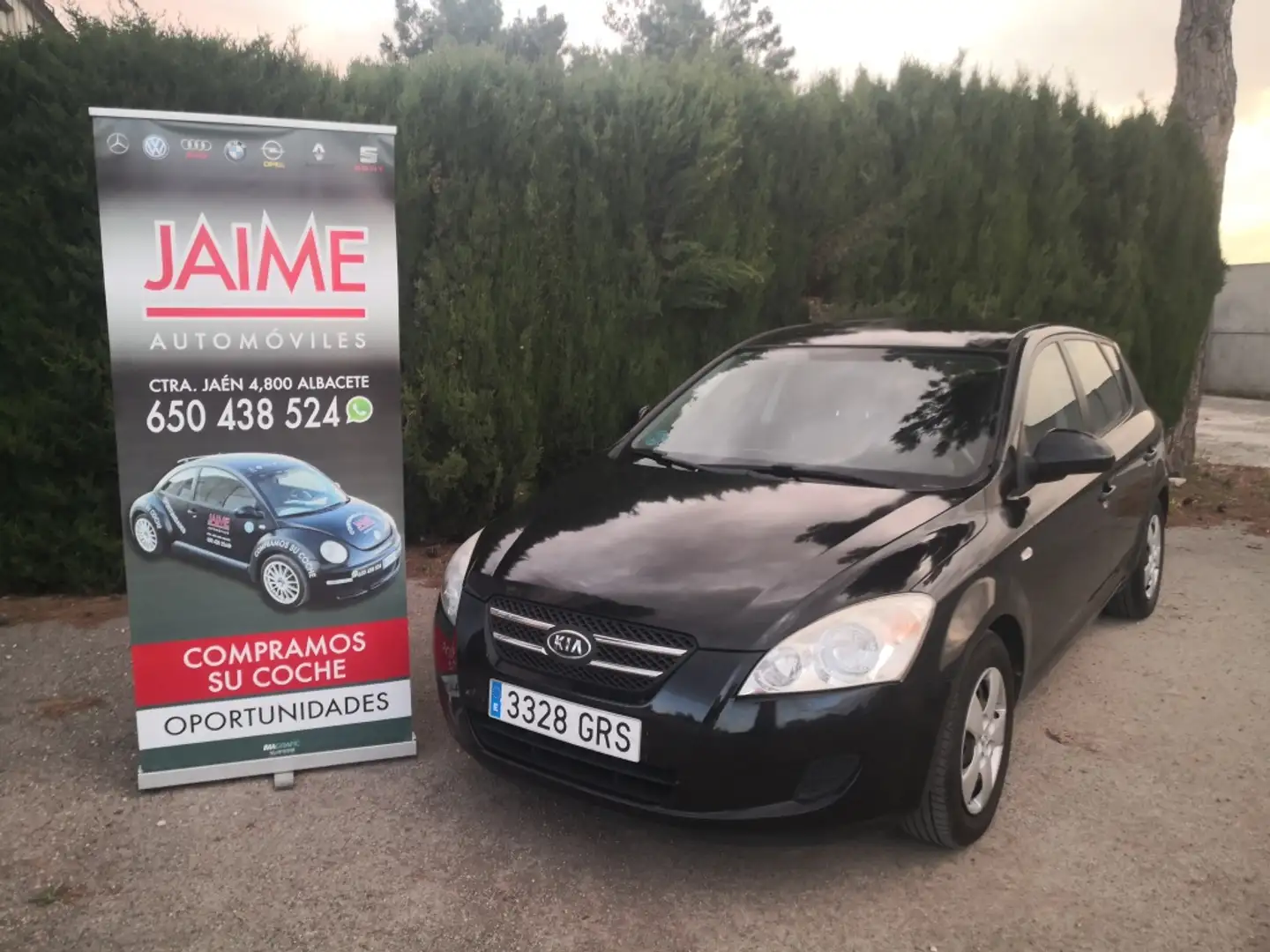 Kia Ceed / cee'd 1.4 Concept Zwart - 1