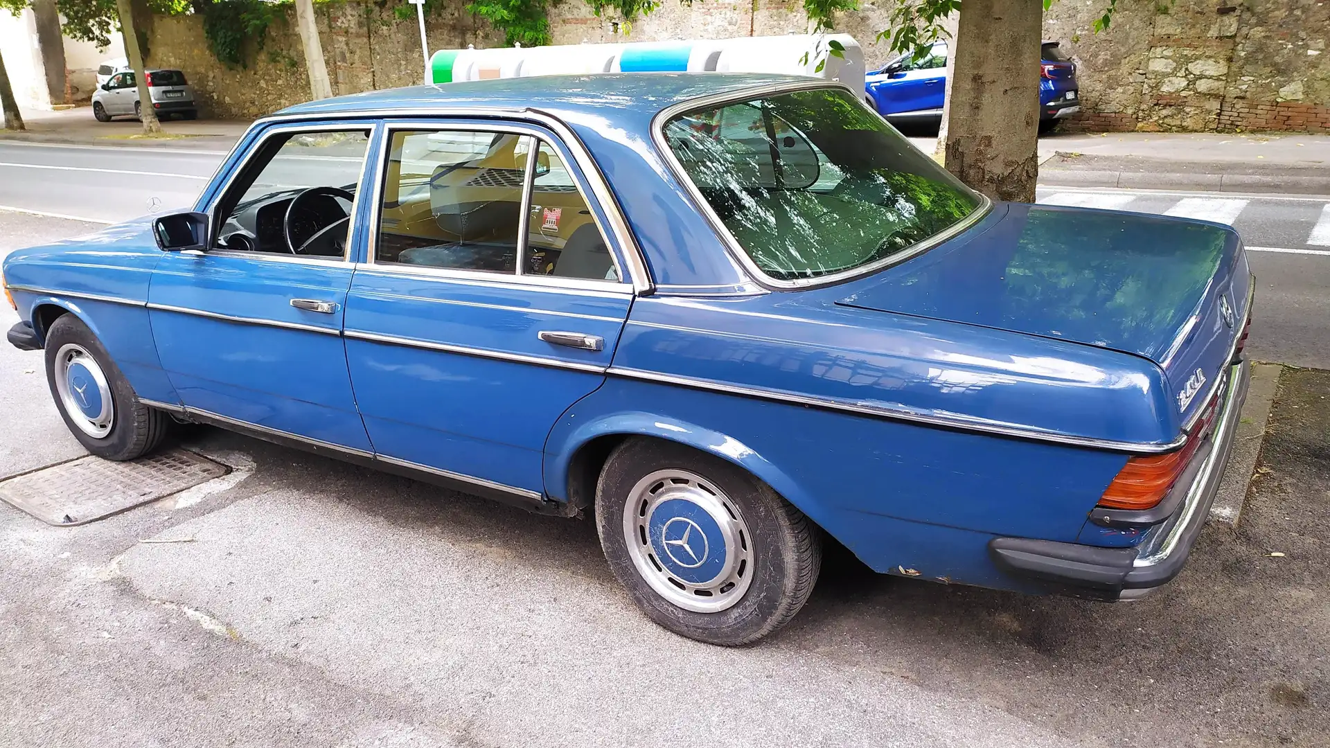 Mercedes-Benz 240 DIESEL Modrá - 1