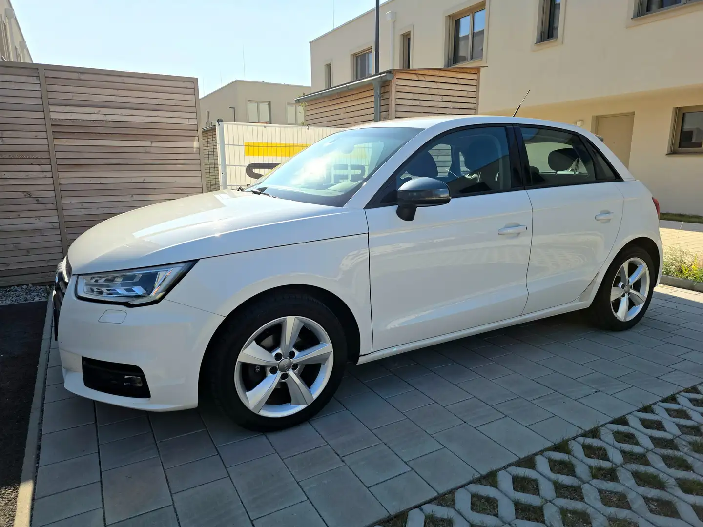 Audi A1 1.0 TFSI Ultra intense Weiß - 2