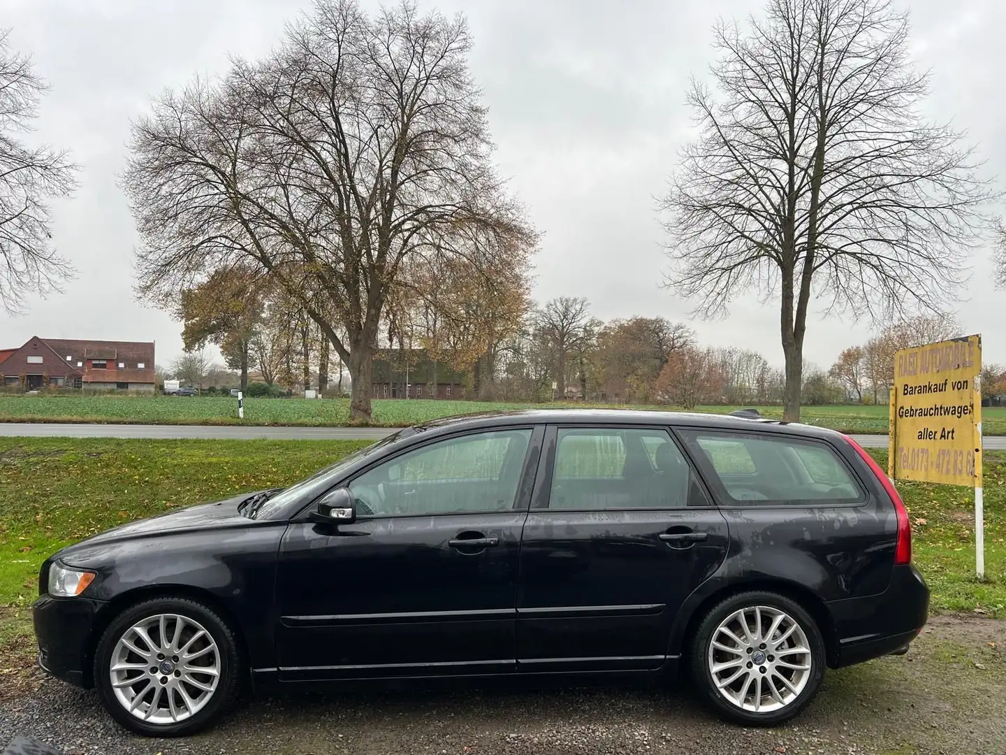 Volvo V50 Kombi D3*Automatik*110KW*TÜV10/27*AHK* Schwarz - 2