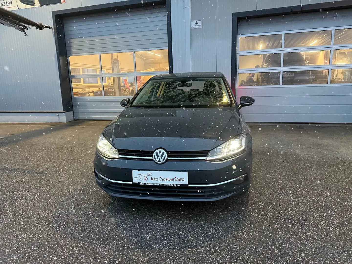 Volkswagen Golf R abbit 1,0 TSI Grau - 2