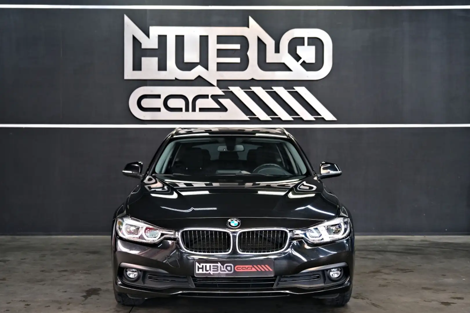 BMW 318 3-serie Touring 318d High Exec. Fekete - 2