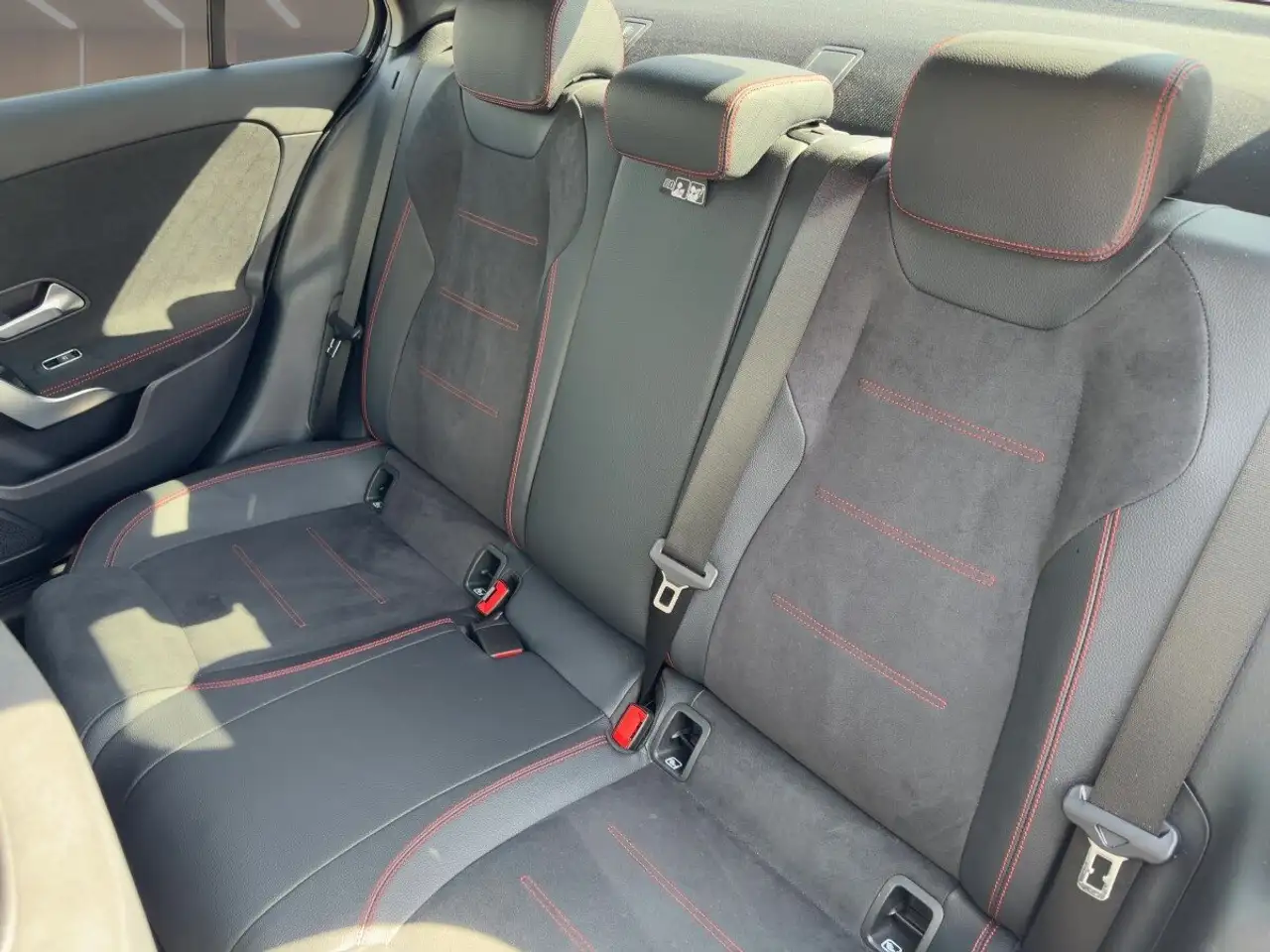 Mercedes-Benz A-Class A 250e Limousine AMG-LINE+PANO+CARPLAY+NIGHT+AMB.+, миниатюра 15