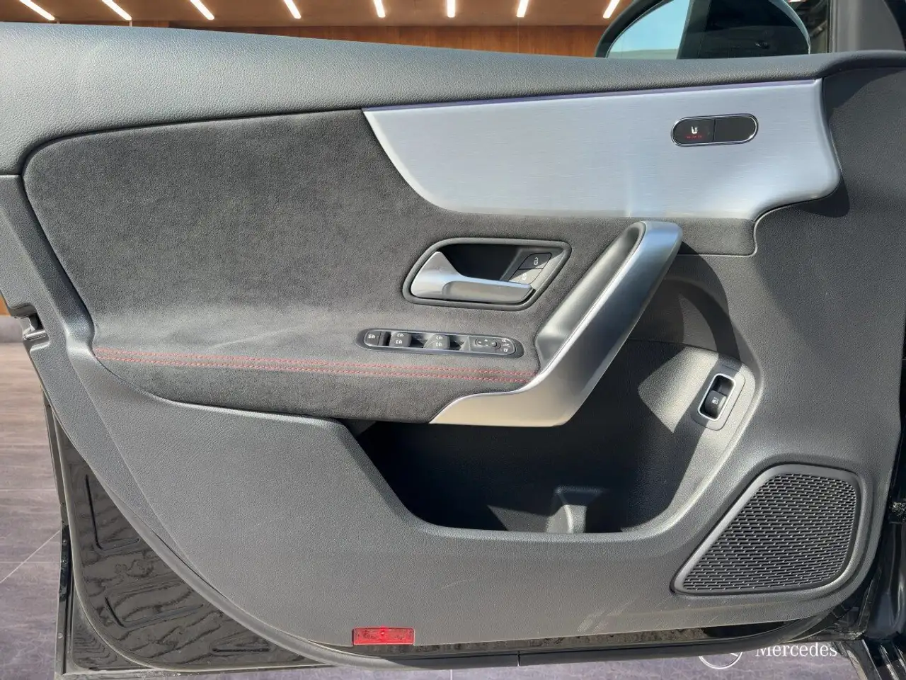 Mercedes-Benz A-Class A 250e Limousine AMG-LINE+PANO+CARPLAY+NIGHT+AMB.+, миниатюра 14