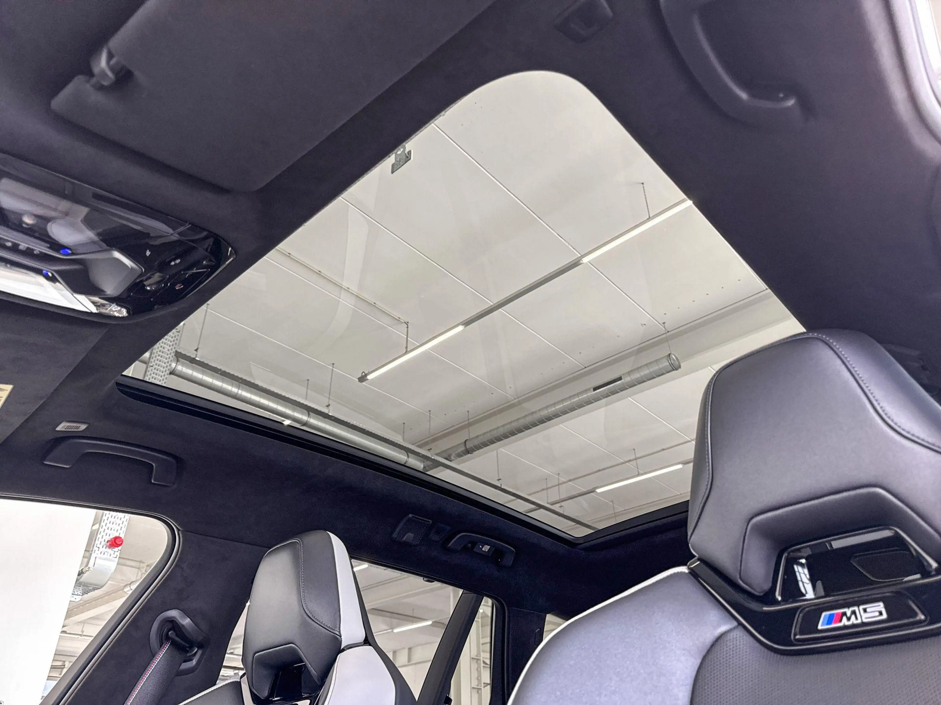 BMW M5 Touring M Drive Professional — photo 10