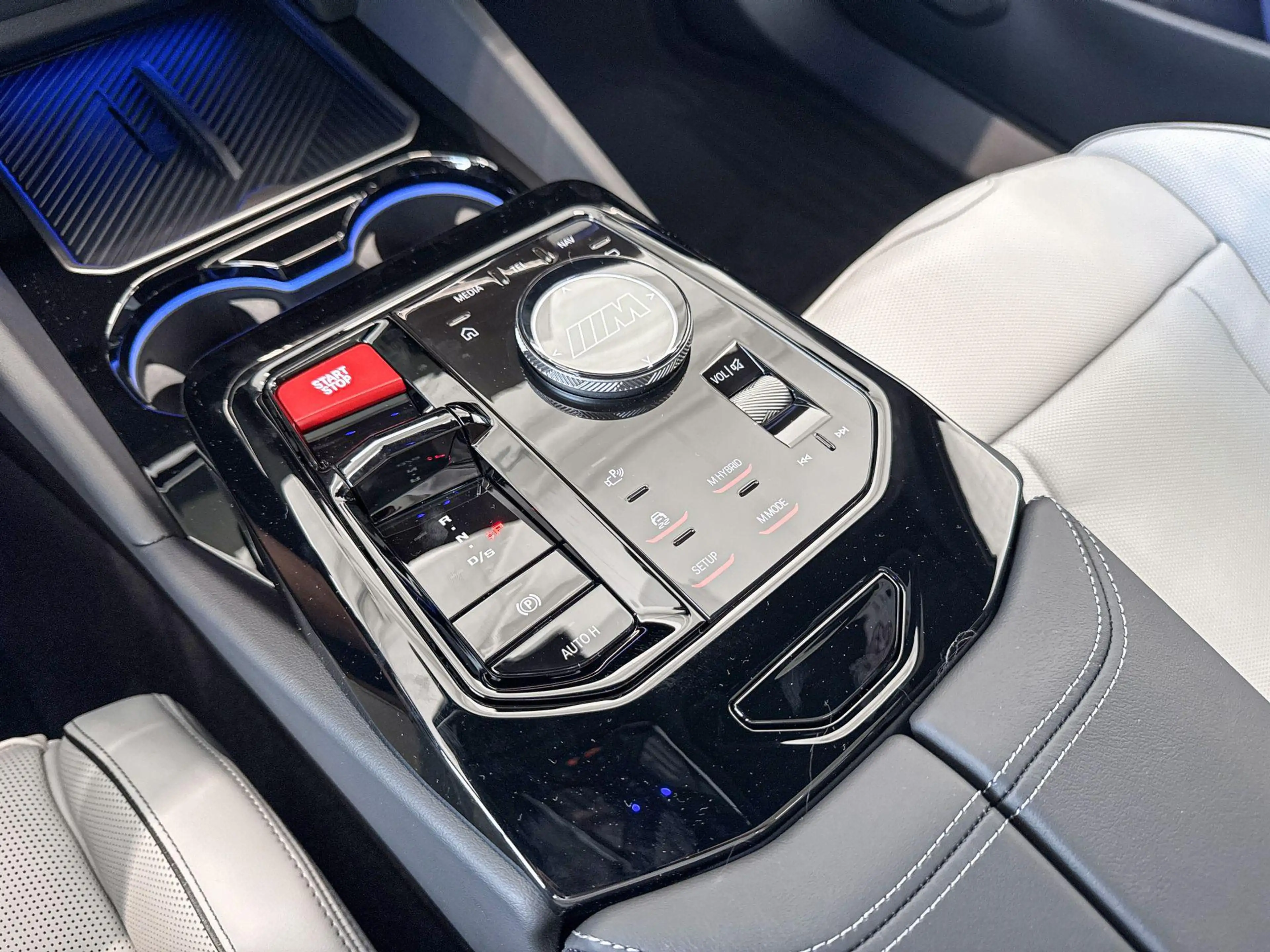 BMW M5 Touring M Drive Professional — photo 14