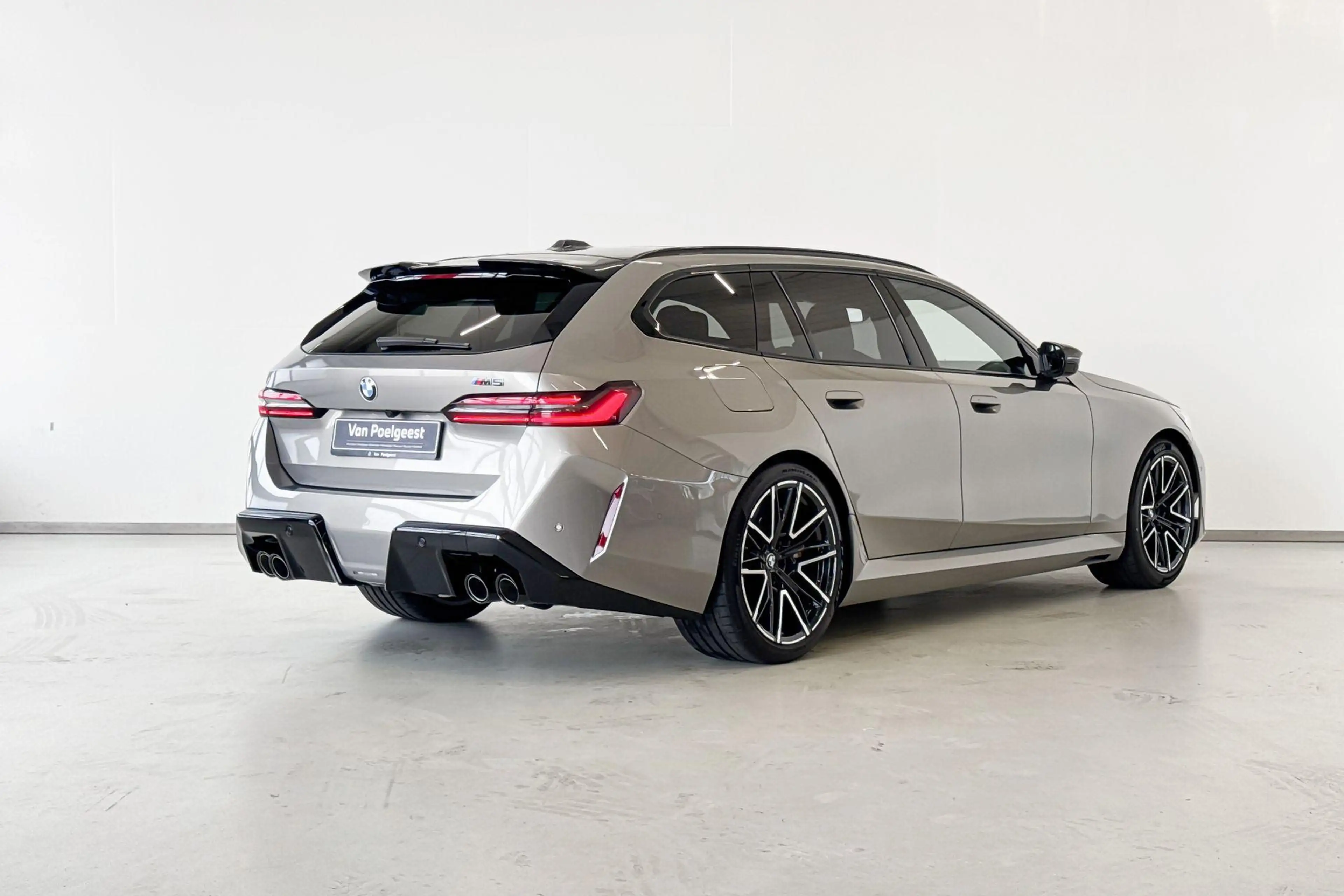 BMW M5 Touring M Drive Professional — photo 6
