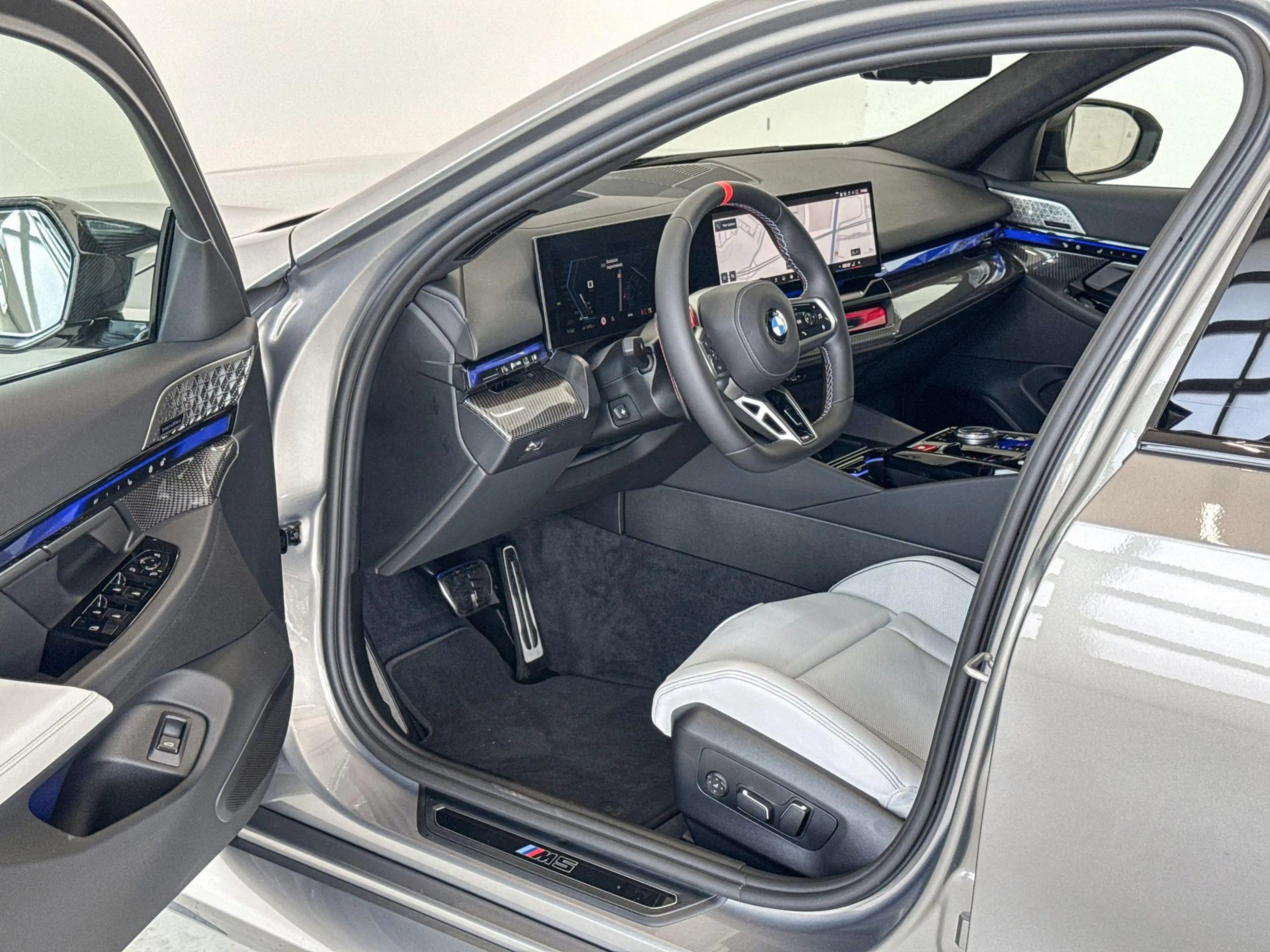 BMW M5 Touring M Drive Professional — photo 8