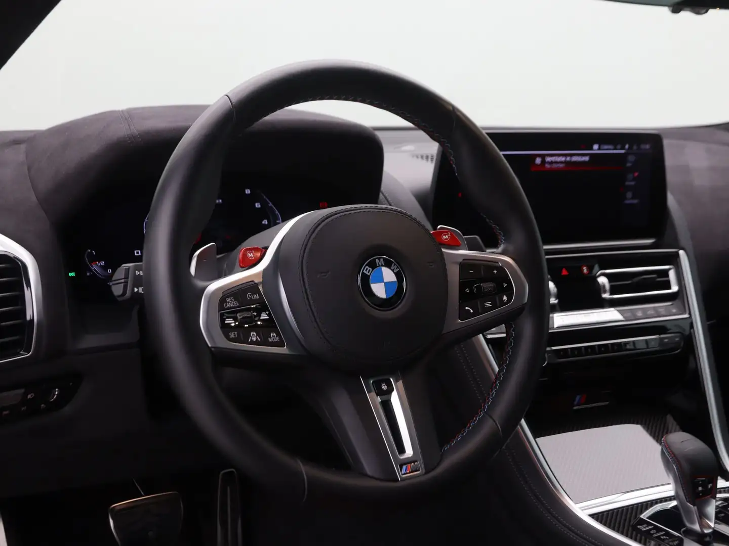 BMW M8 Competition Grijs - 2