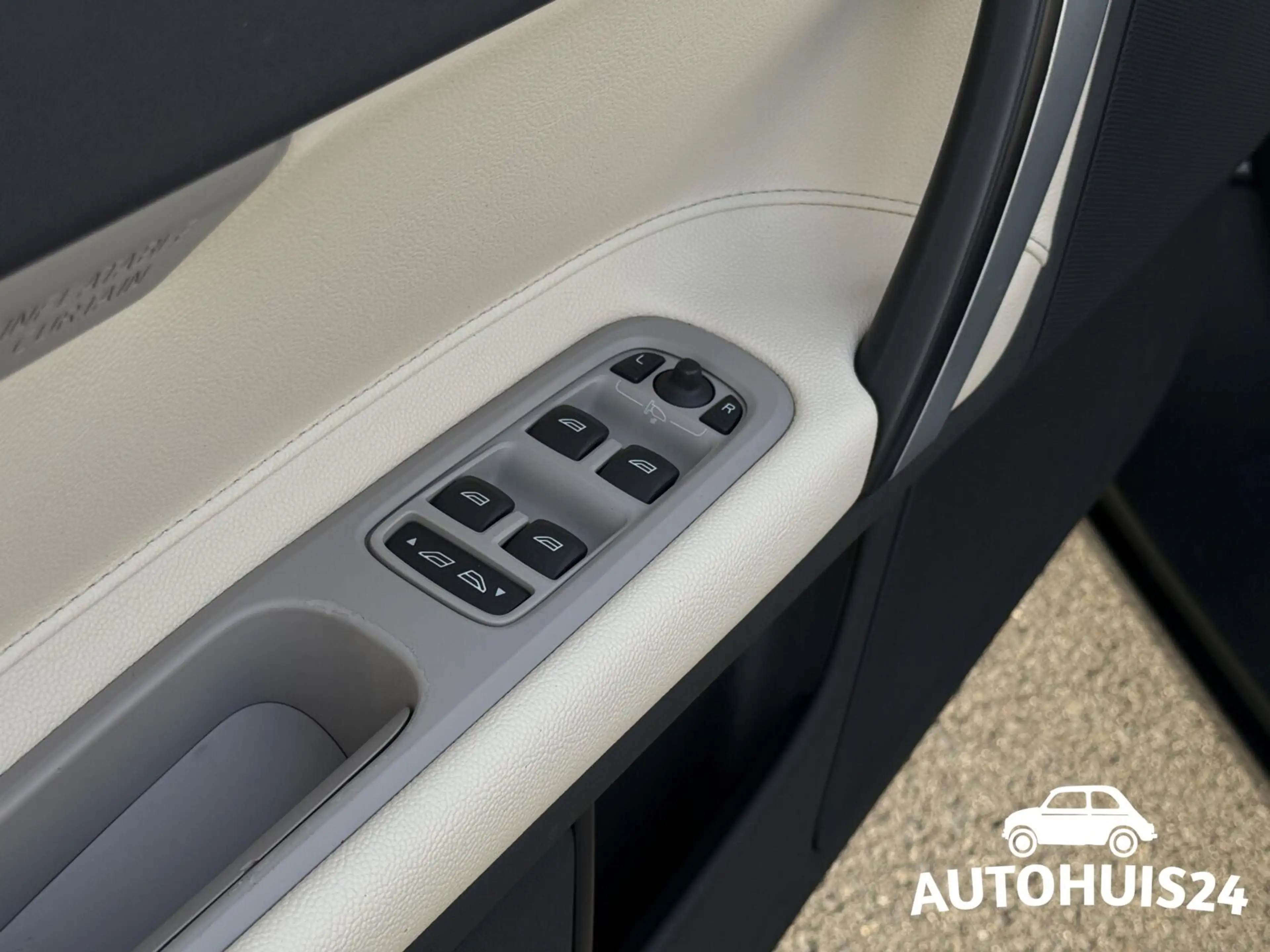 Volvo C70 Convertible 2.0 D3 Momentum 5-Cilinder|NL-AUTO|DEA — photo 22