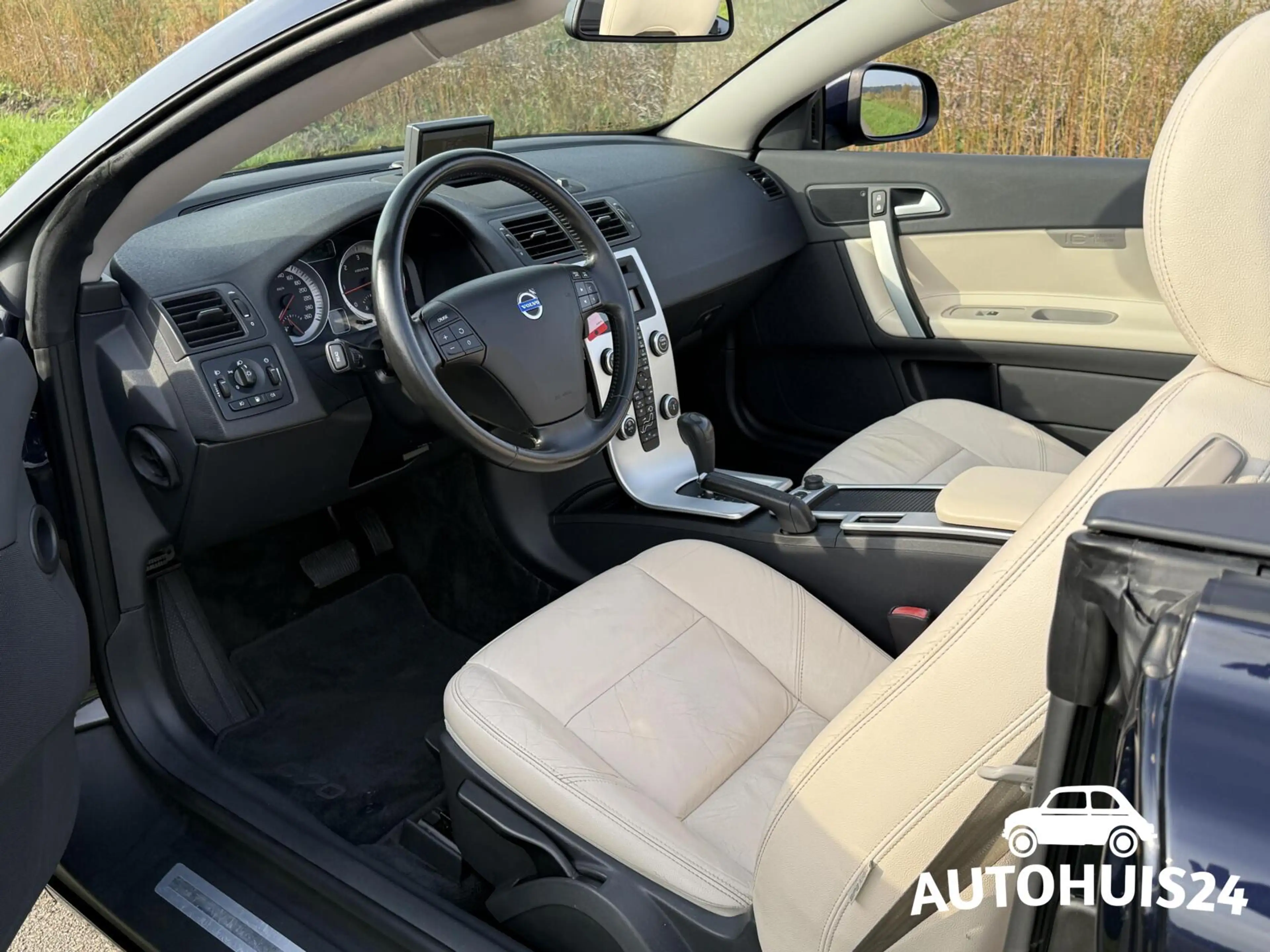 Volvo C70 Convertible 2.0 D3 Momentum 5-Cilinder|NL-AUTO|DEA — photo 2