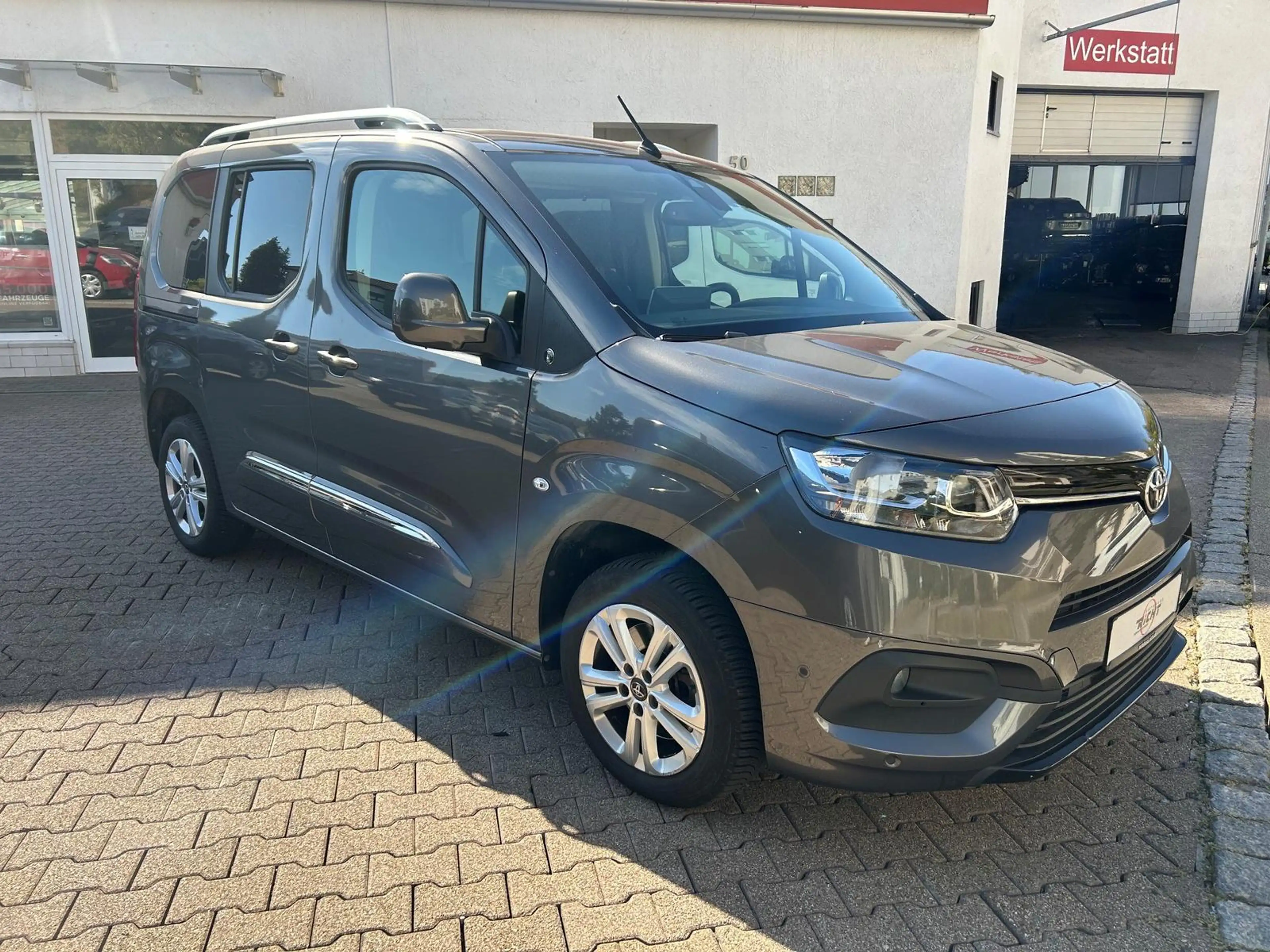 Toyota Proace City Proace City 1.2 Team Deutschland L1 ACC Totwinkel — photo 4