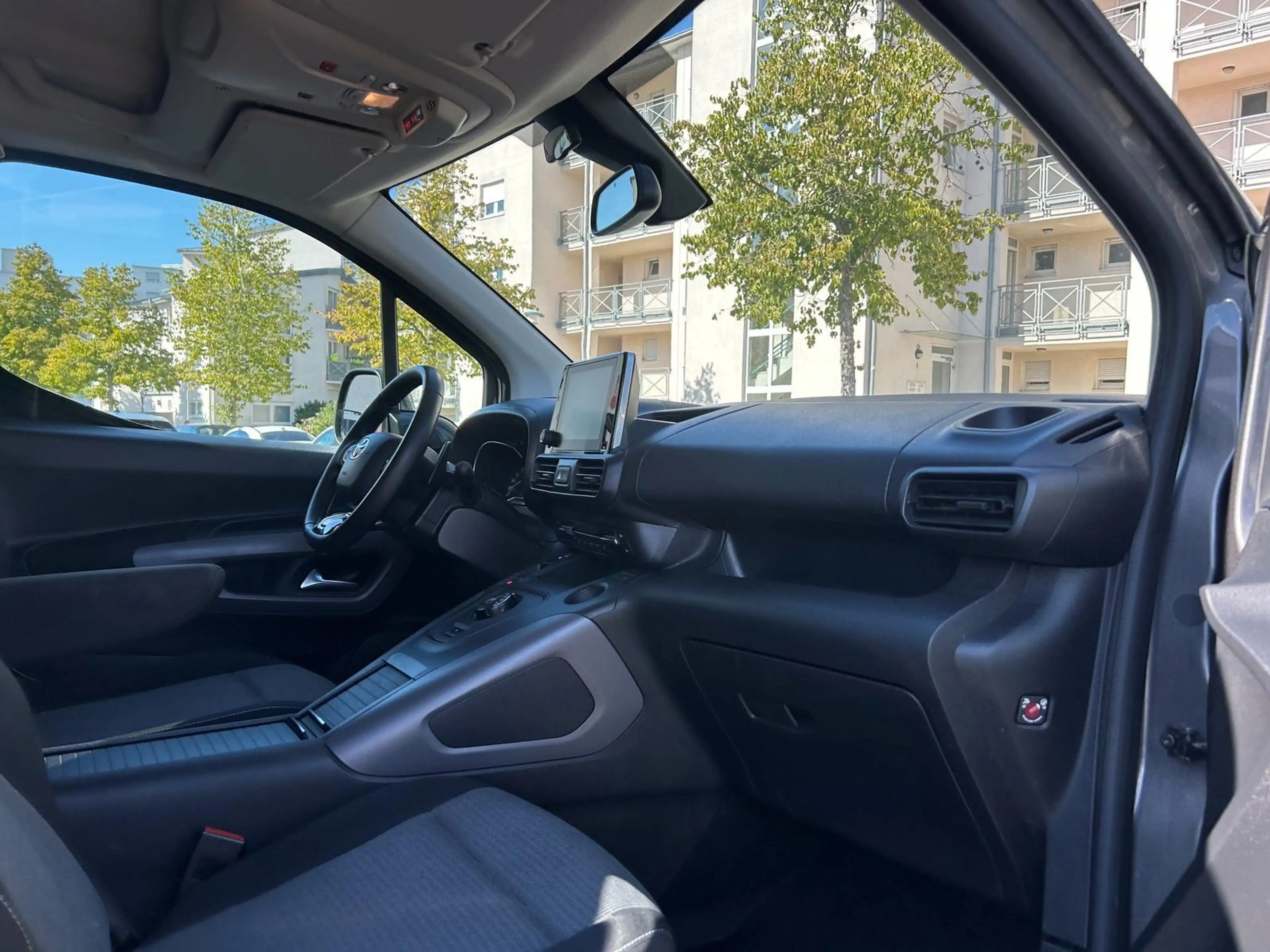 Toyota Proace City Proace City 1.2 Team Deutschland L1 ACC Totwinkel — photo 9