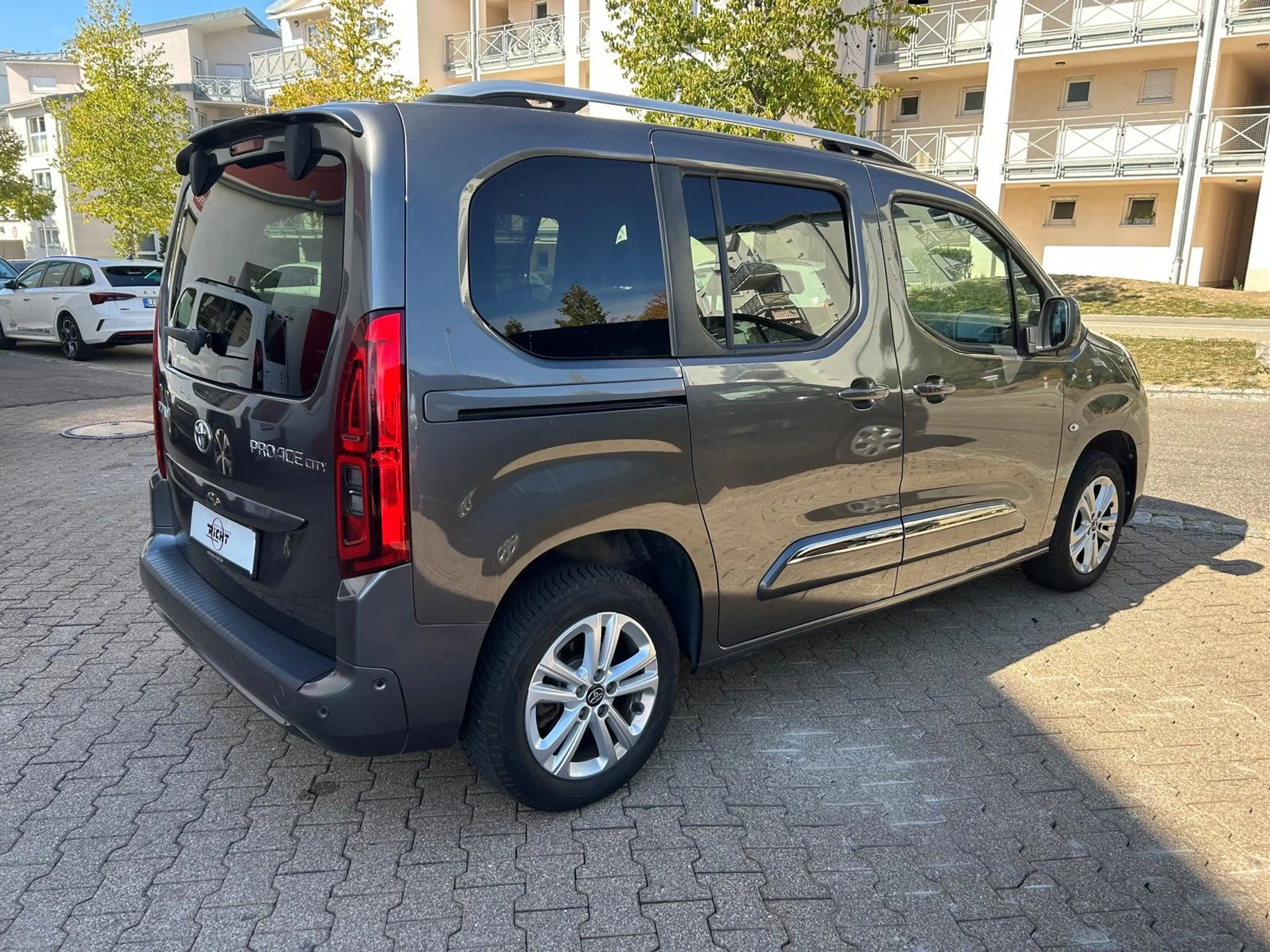 Toyota Proace City Proace City 1.2 Team Deutschland L1 ACC Totwinkel — photo 5