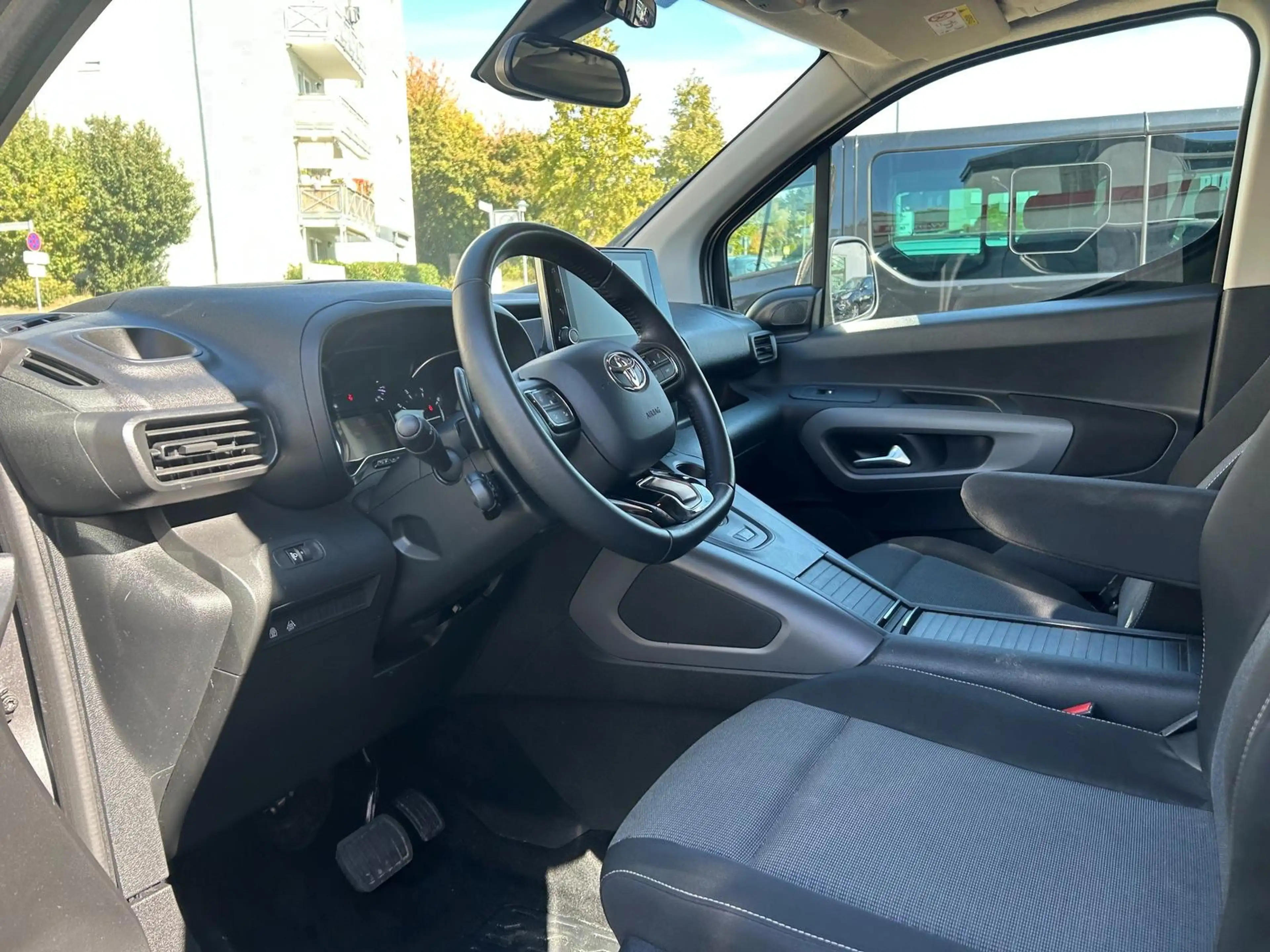 Toyota Proace City Proace City 1.2 Team Deutschland L1 ACC Totwinkel — photo 7