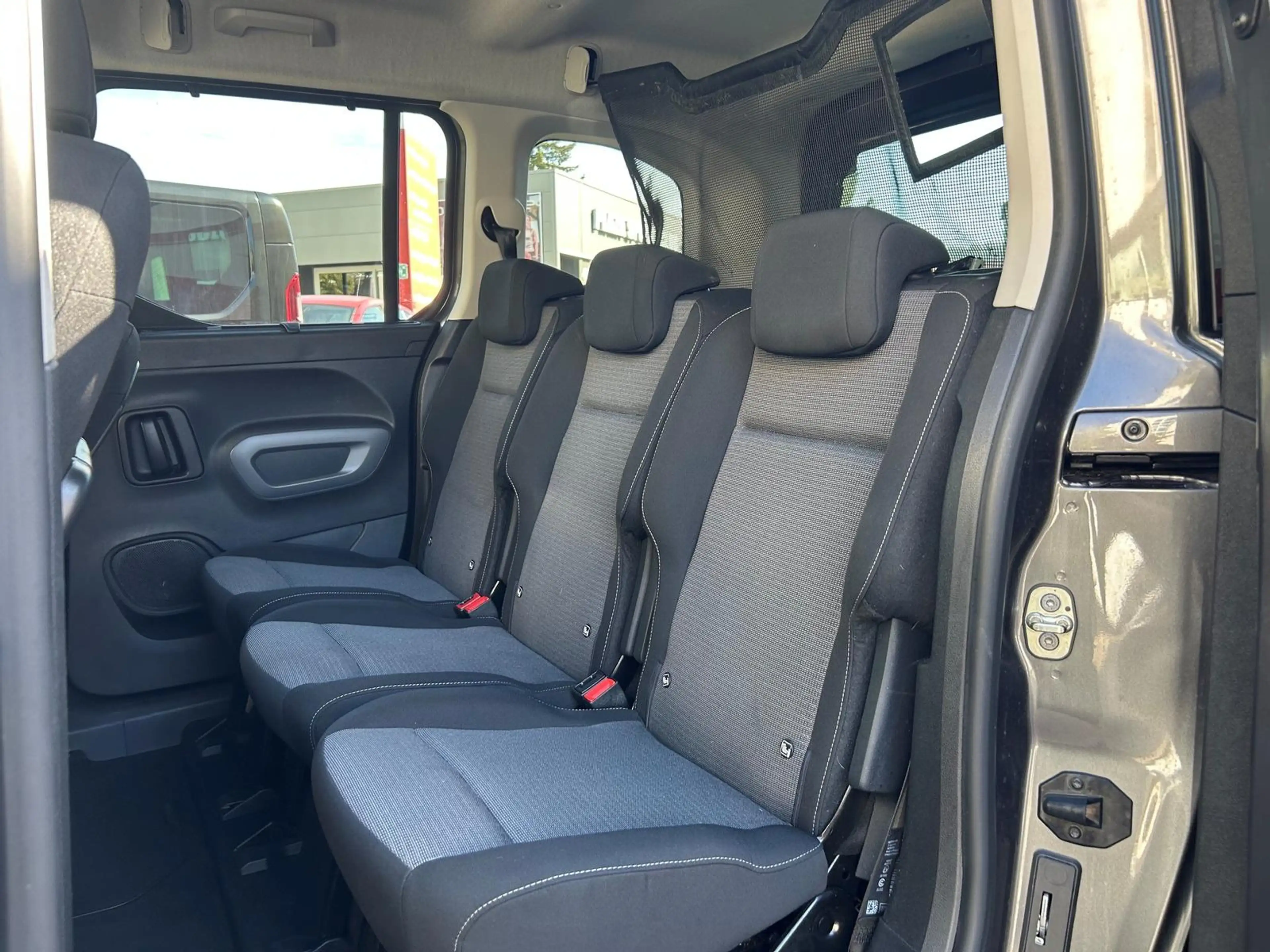 Toyota Proace City Proace City 1.2 Team Deutschland L1 ACC Totwinkel — photo 15
