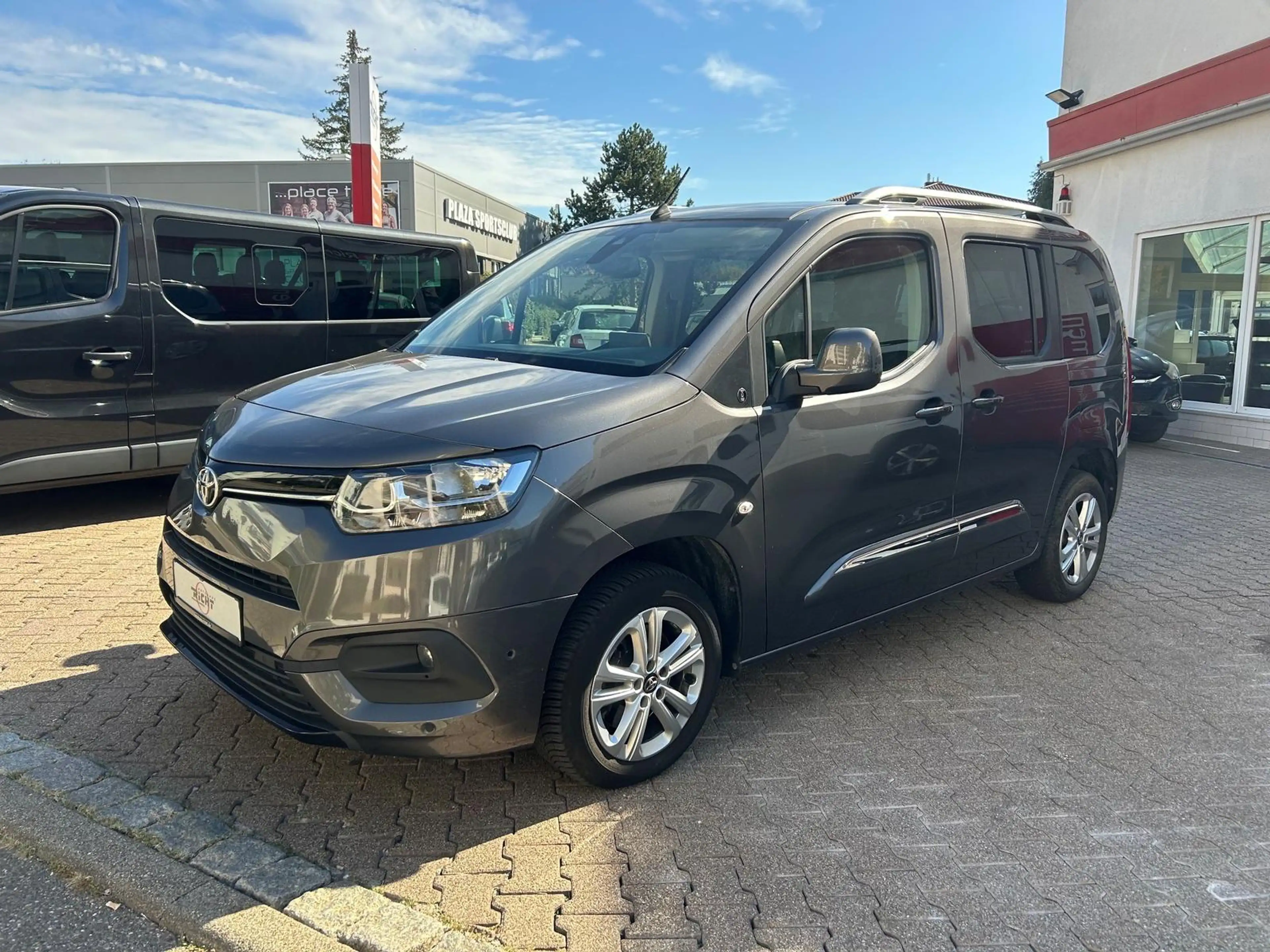 Toyota Proace City Proace City 1.2 Team Deutschland L1 ACC Totwinkel — photo 3