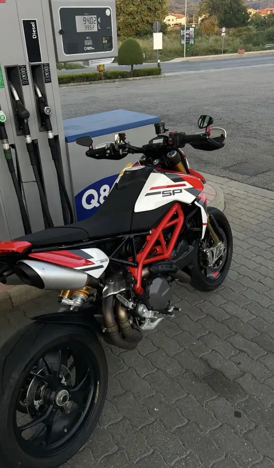 Ducati Hypermotard 950