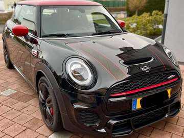 Mini John Cooper Works Aut. Essential Trim