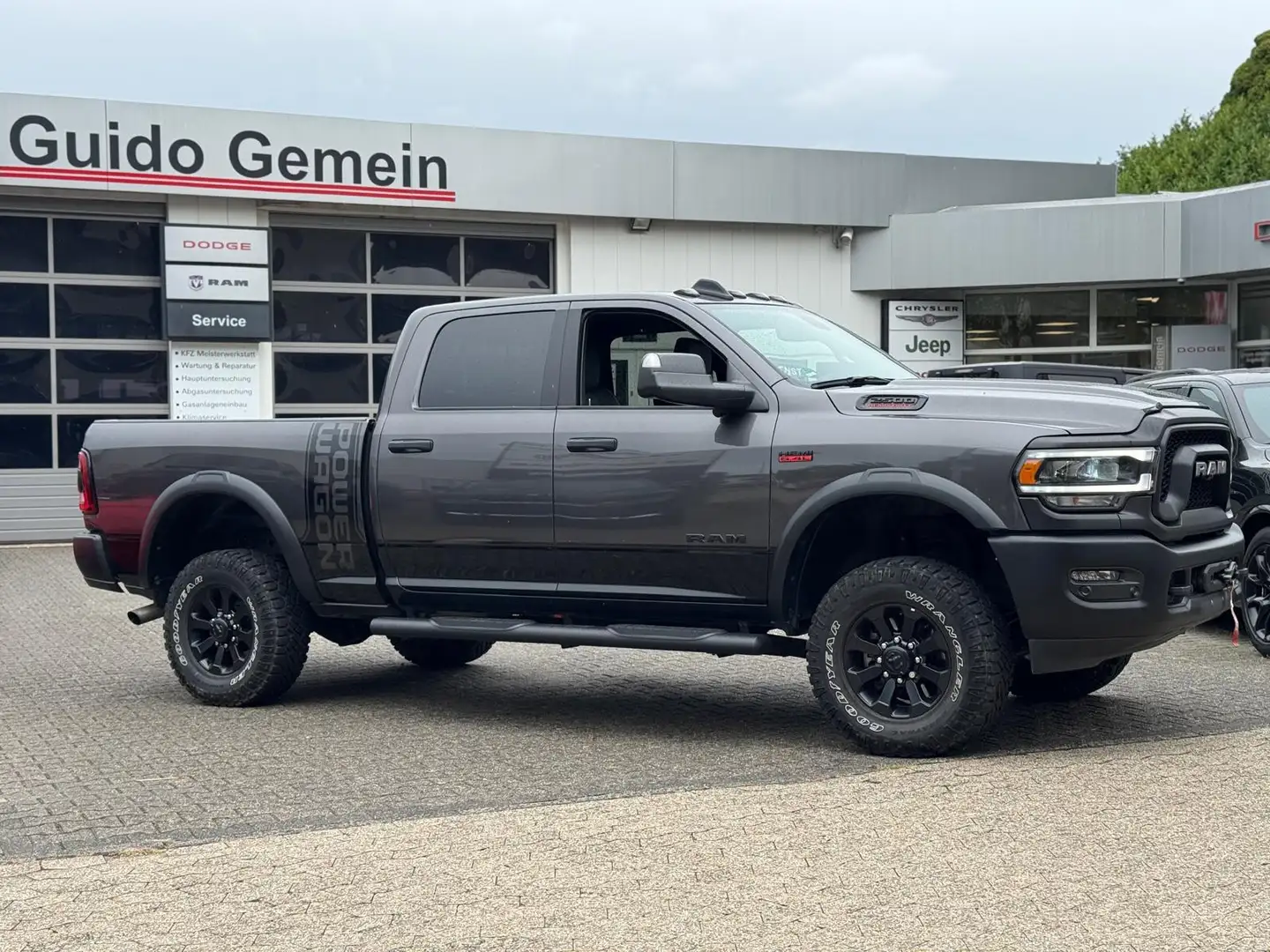Dodge RAM 2500 Power Wagon 6.4 V8 4x4 12" Navi + AHK + 6-Sit Grau - 2