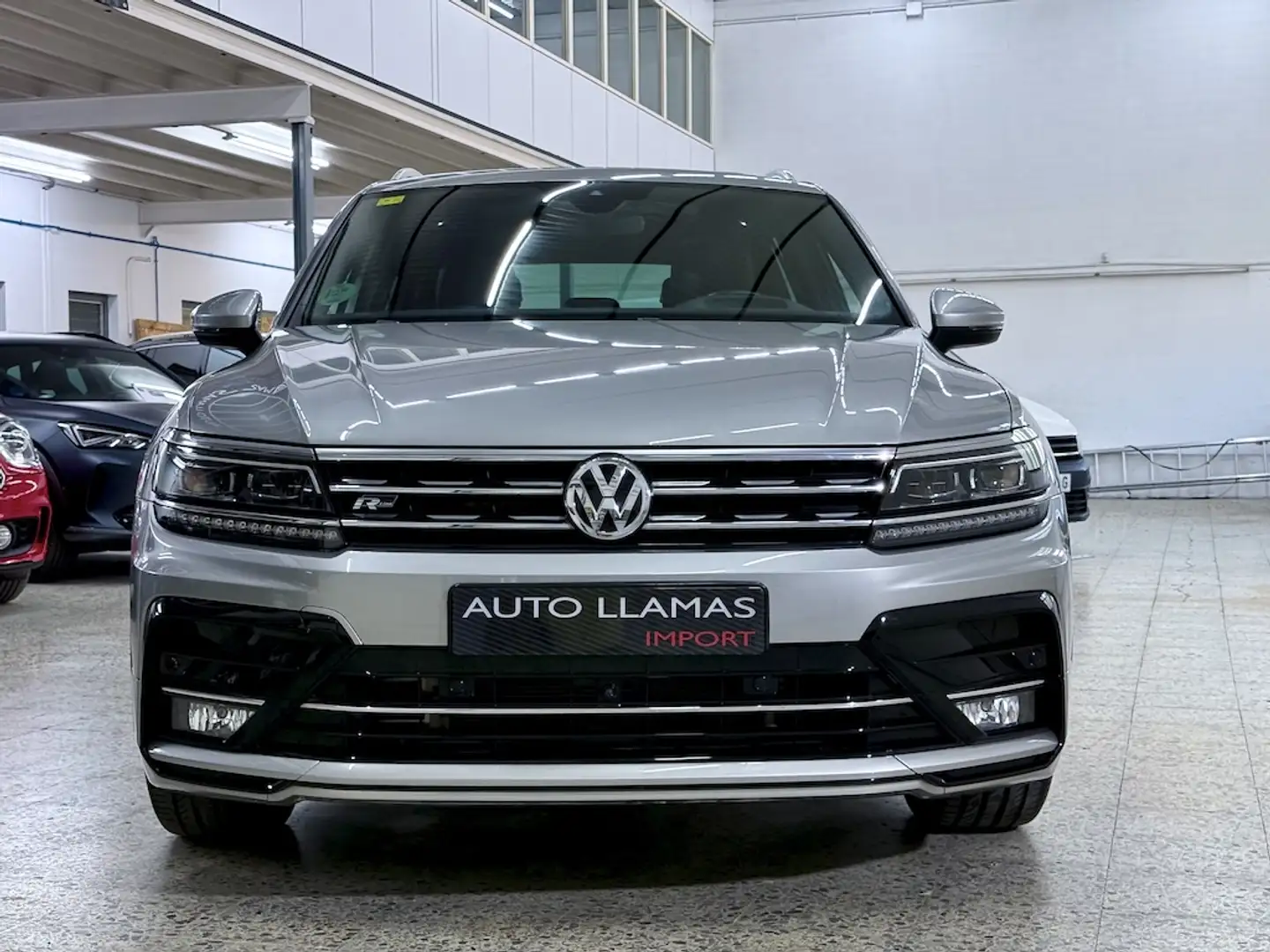 Volkswagen Tiguan 1.5 TSI R-Line DSG 110kW Grau - 2