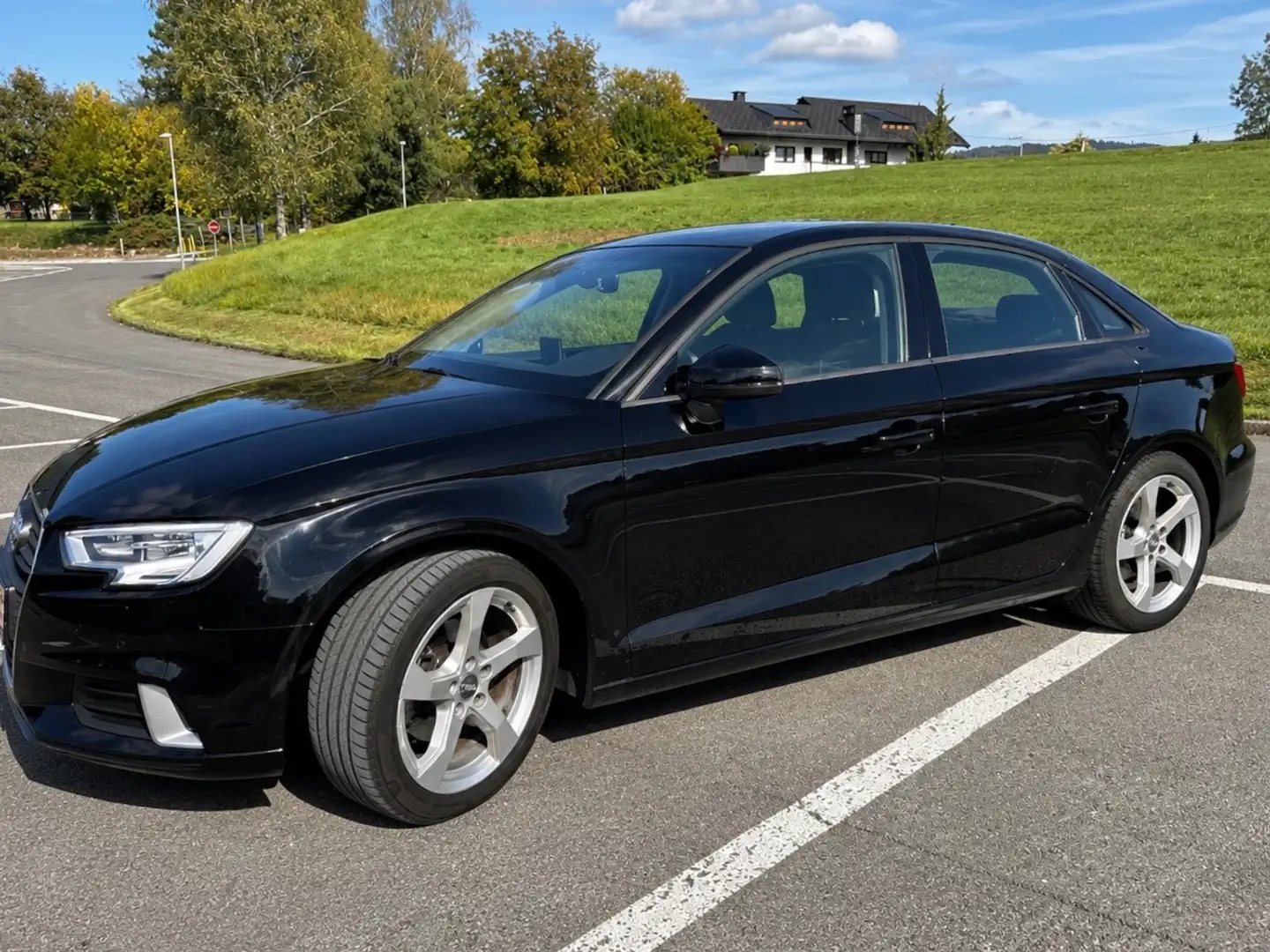 Audi A3 A3 1,5 TFSI COD ultra S-tronic sport sport Schwarz - 2