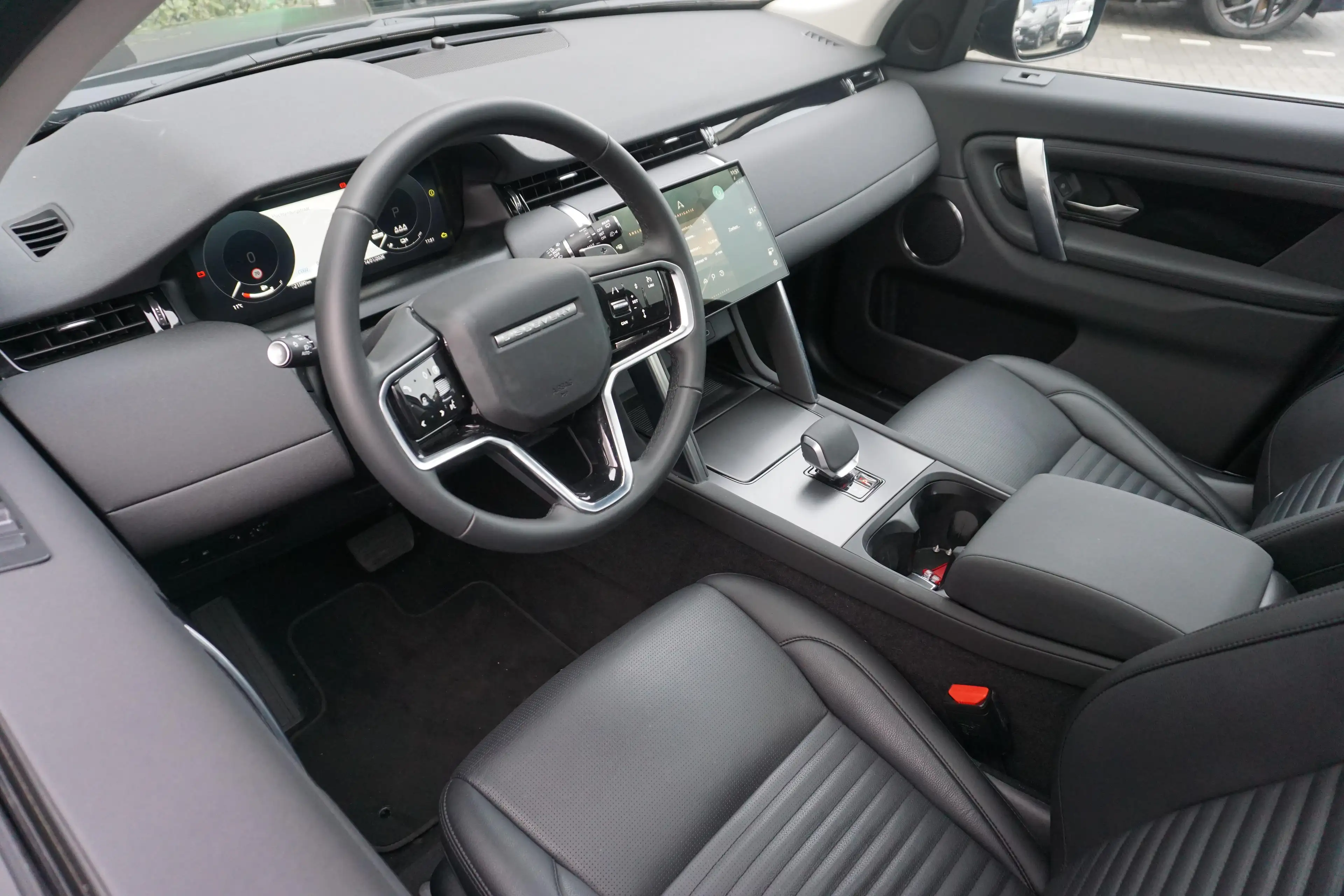 Land Rover Discovery Sport S — photo 13
