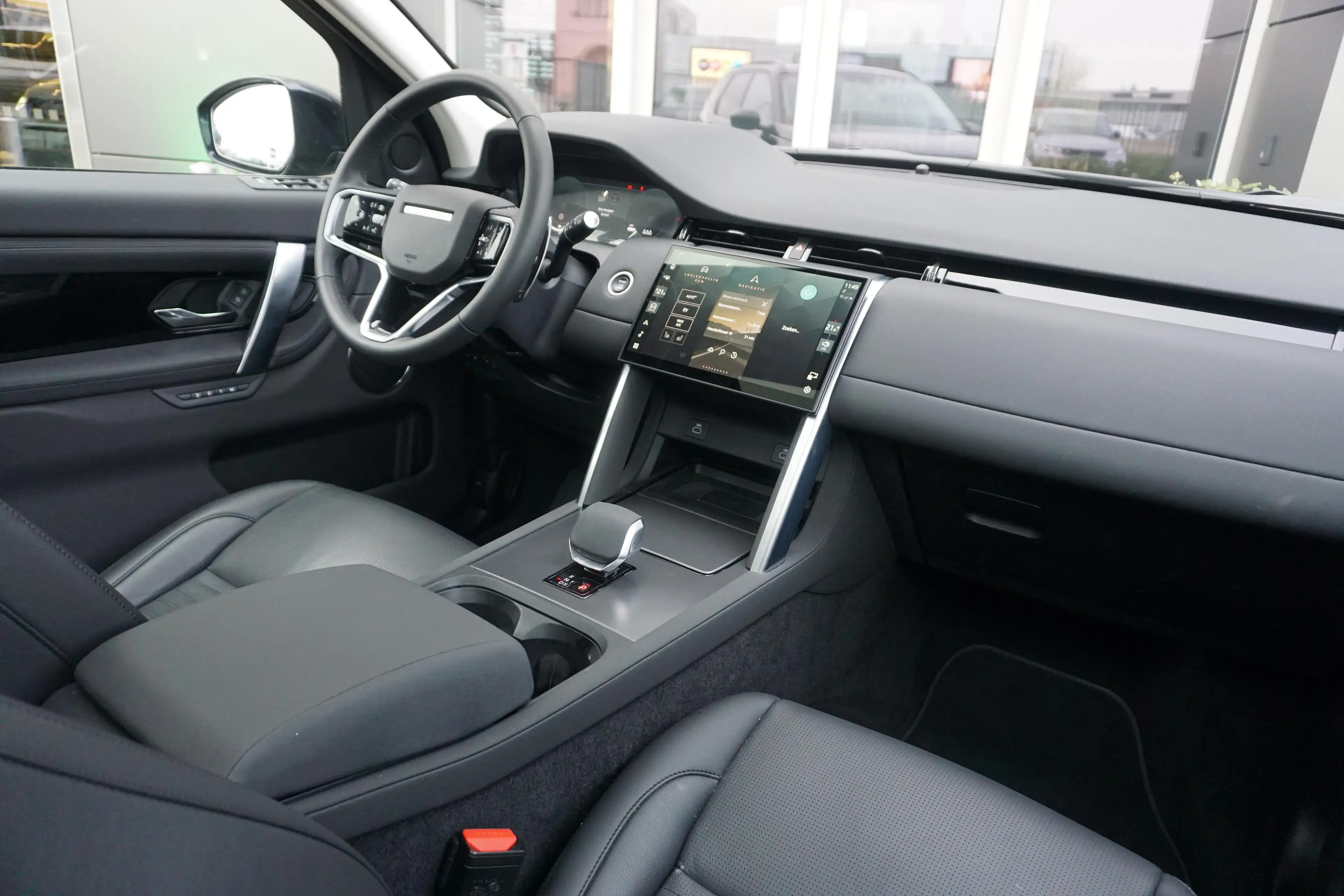 Land Rover Discovery Sport S — photo 9