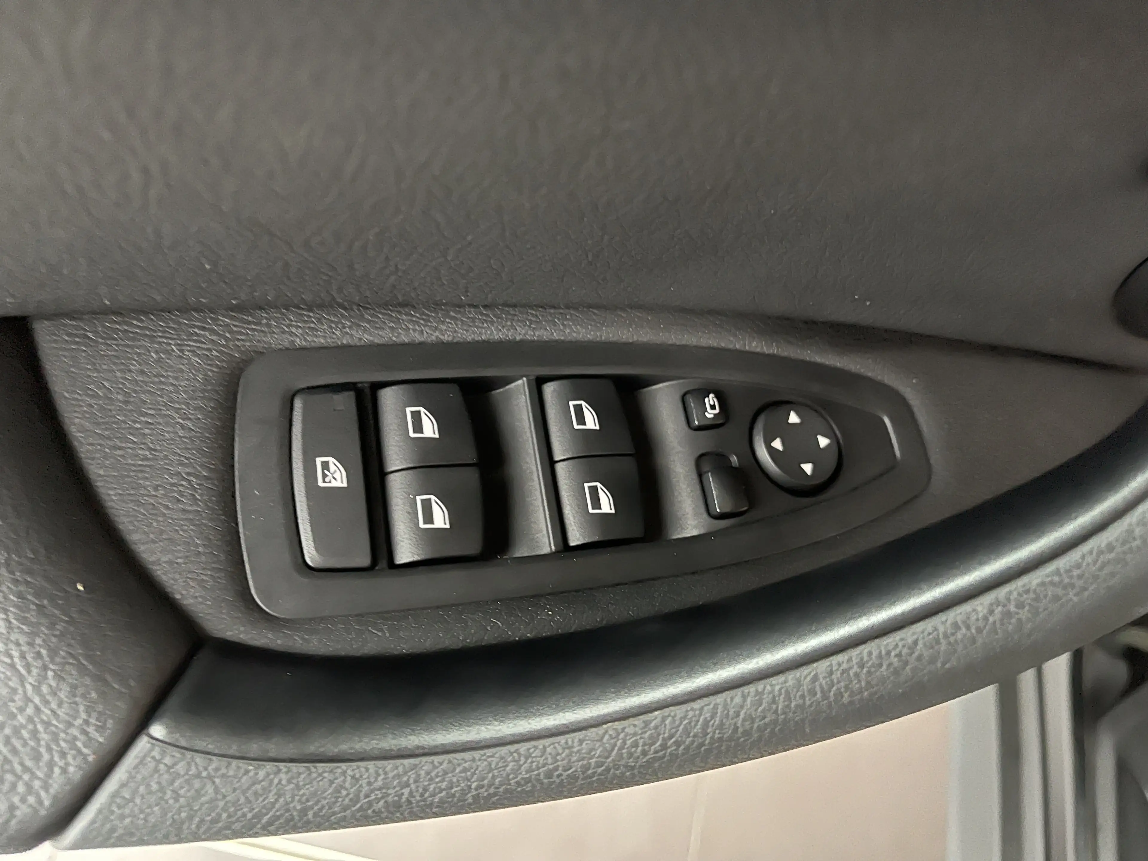 BMW X1 1.5 d *** GARANTIE + CUIR + GPS + CLIM AUTO *** — photo 15