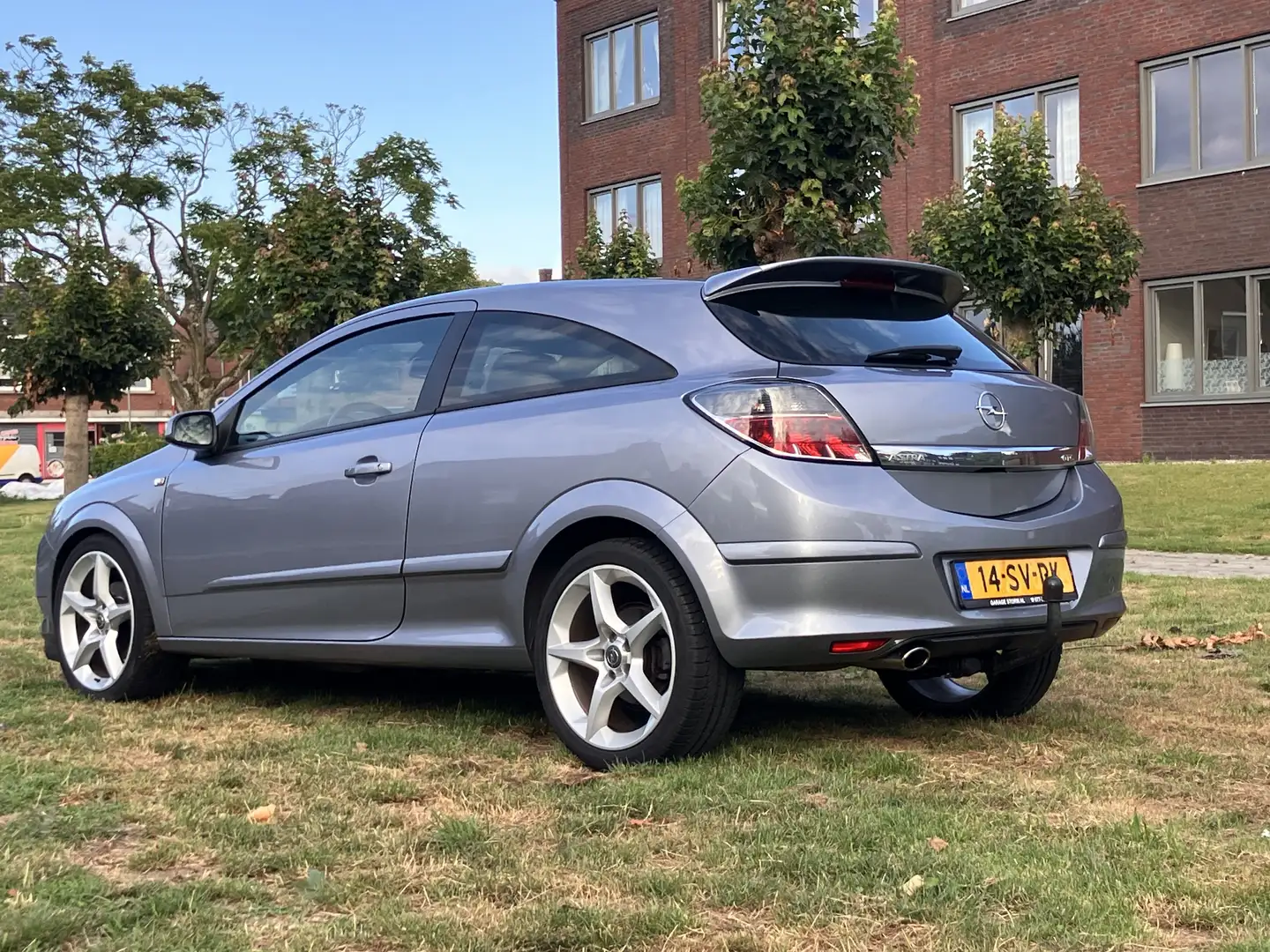 Opel Astra 1.8 Sport Grijs - 1