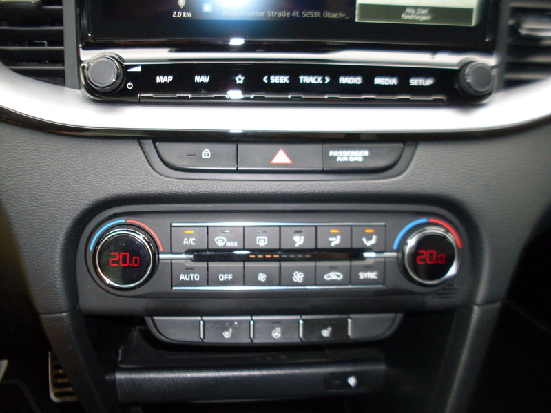 Kia ProCeed / pro_cee'd GT — photo 11