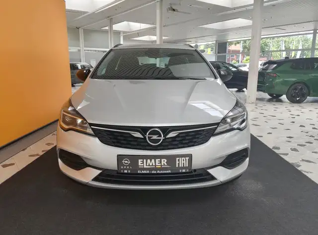 Opel Astra view 2