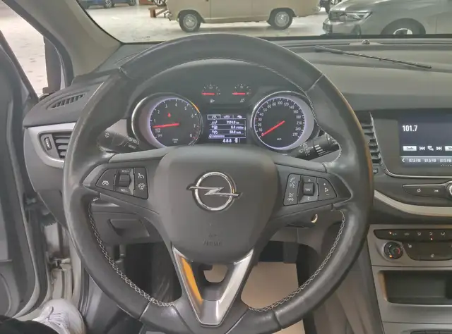 Opel Astra view 13