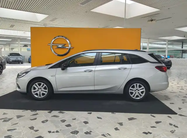 Opel Astra view 4
