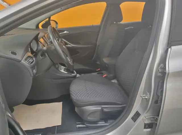 Opel Astra view 11